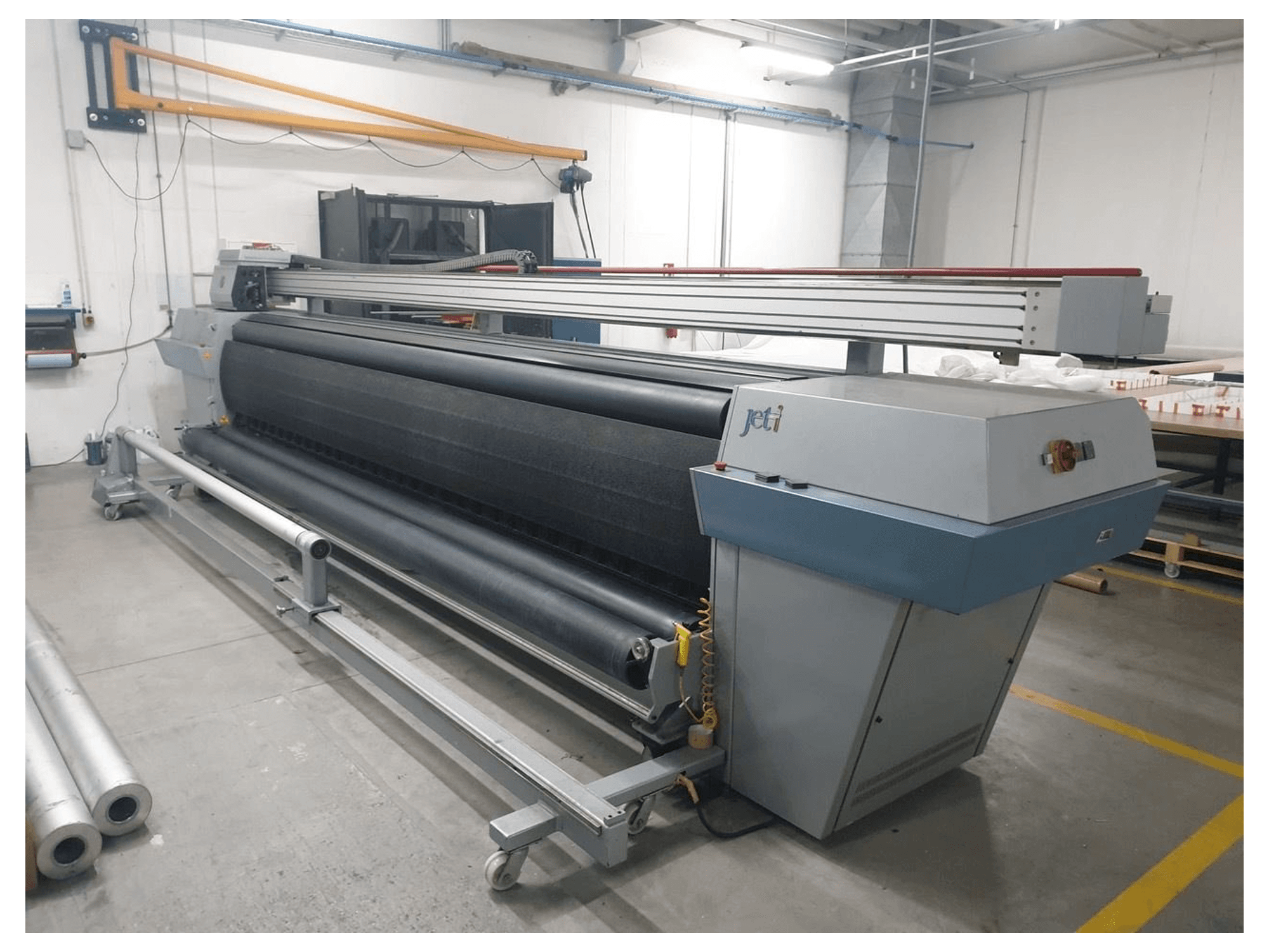 A JETI 5000 gép elölnézete