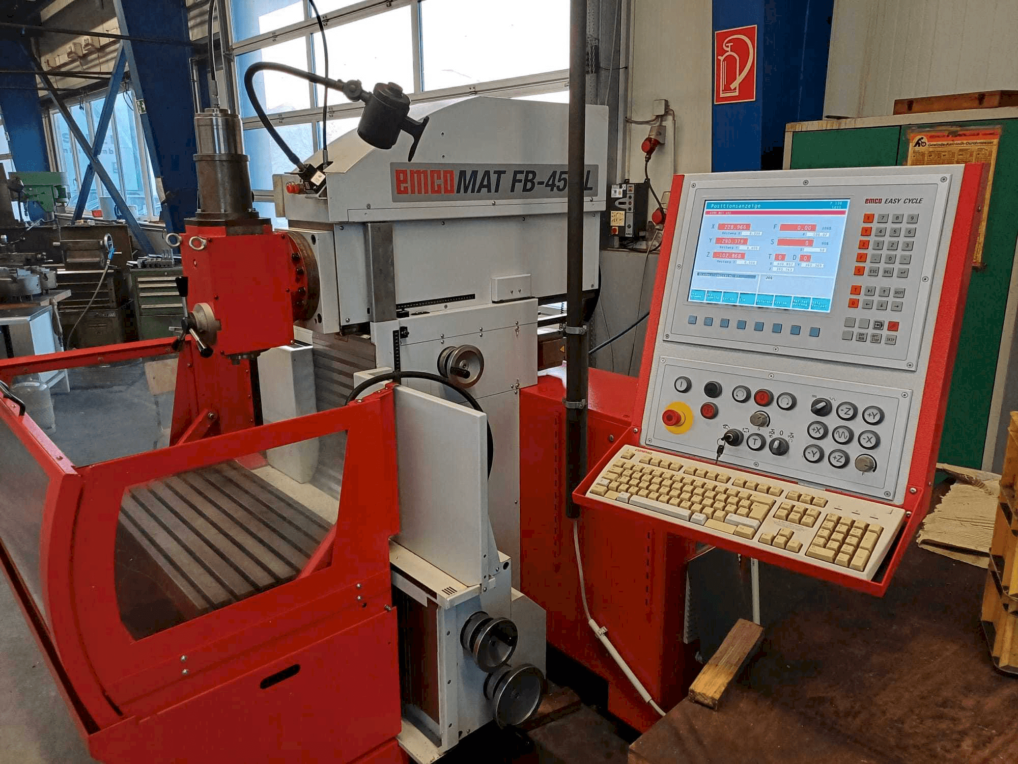 A EMCO EMCOMAT FB-450 gép elölnézete