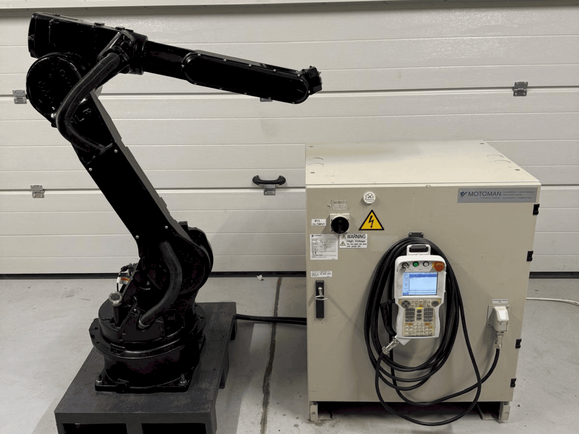 A Yaskawa Motoman YR HP 20D gép elölnézete