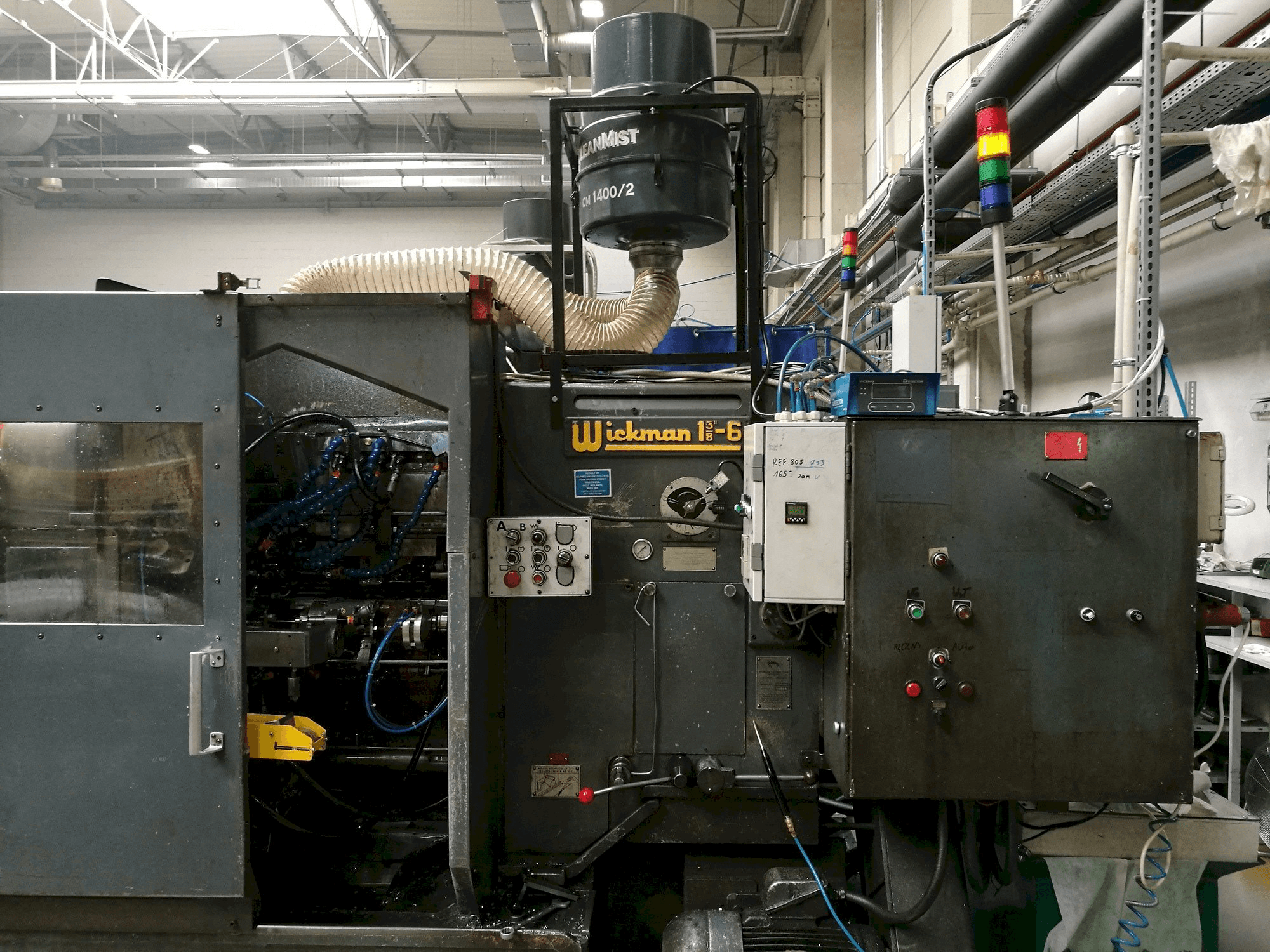 A Wickman 1 3/8"-6 gép elölnézete