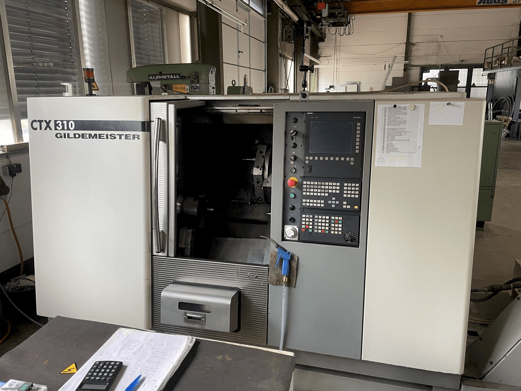 A Gildemeister CTX 310 gép elölnézete