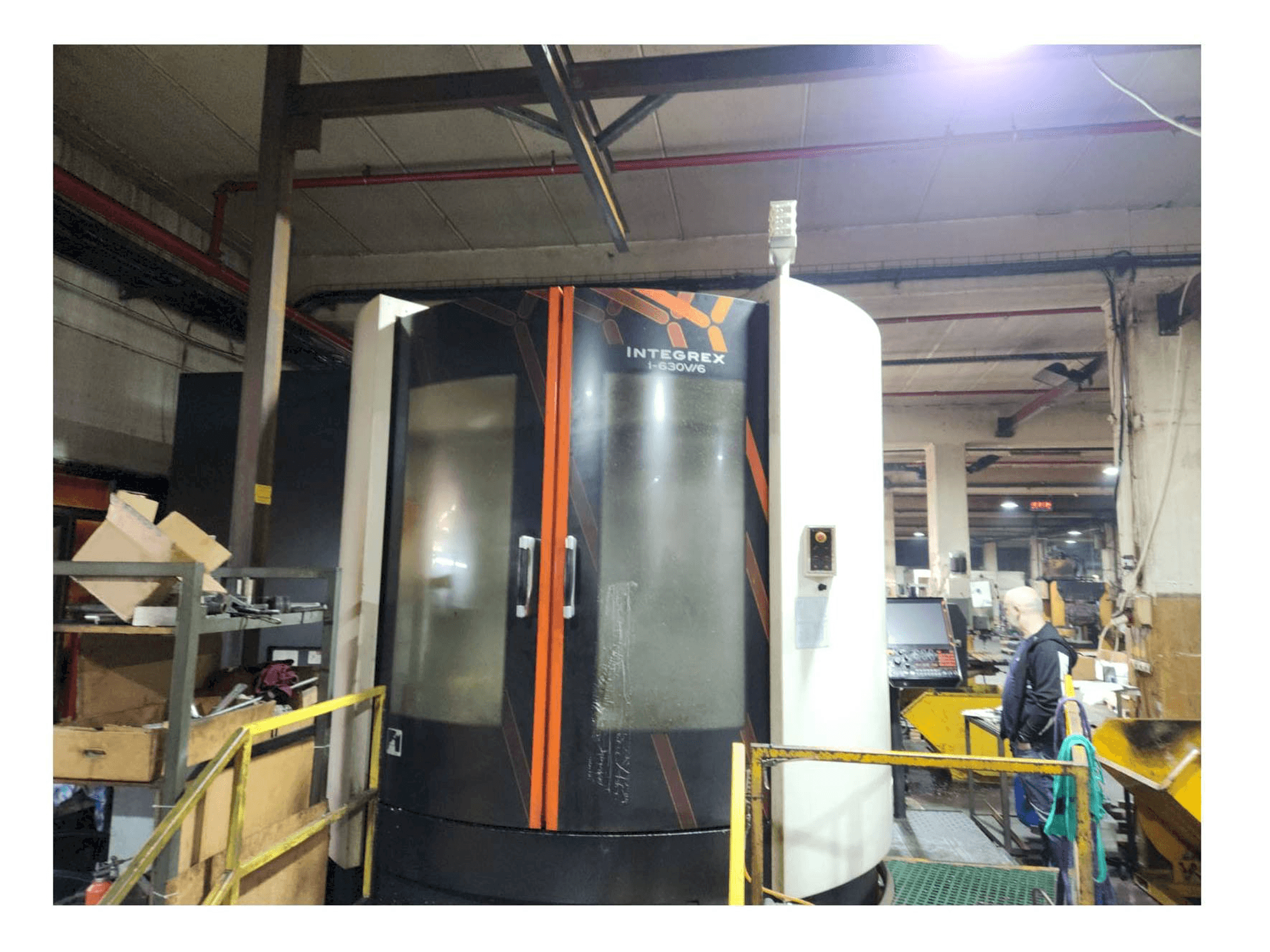 A Mazak INTEGREX i-630V/6 gép elölnézete