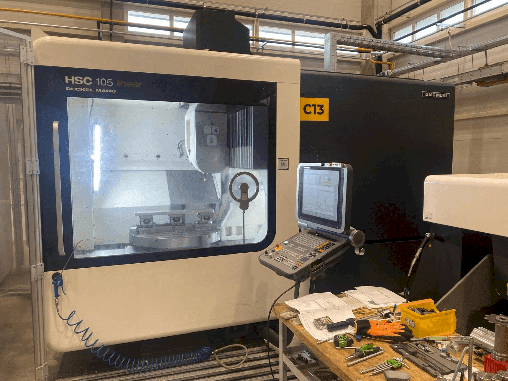 A DMG MORI HSC 105 gép elölnézete