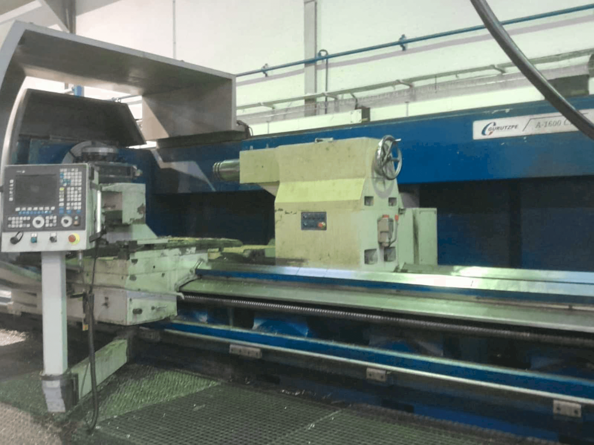 A Gurutzpe A-1600 CNC gép elölnézete