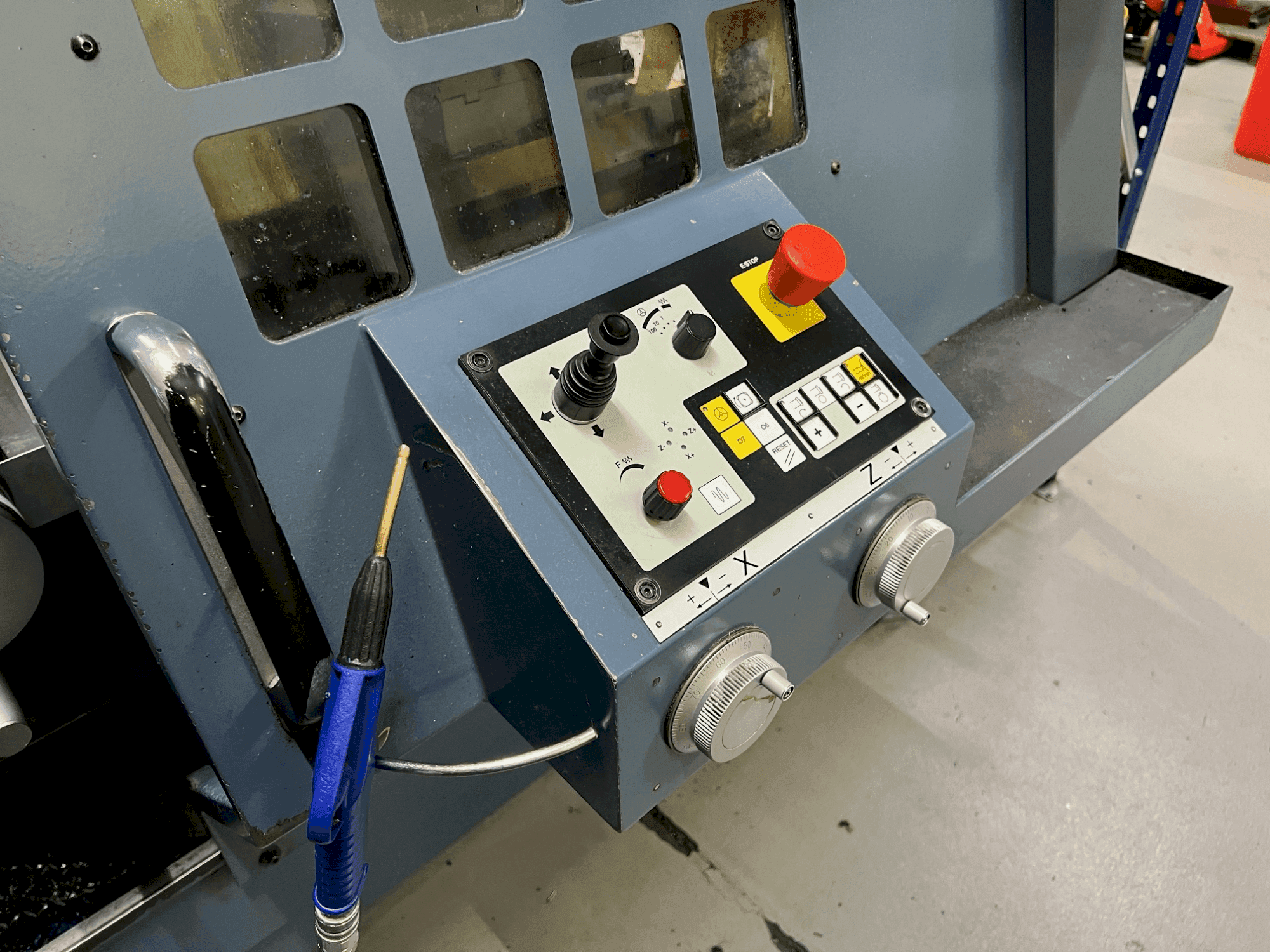 A PADOVANI E255/1500 gép elölnézete