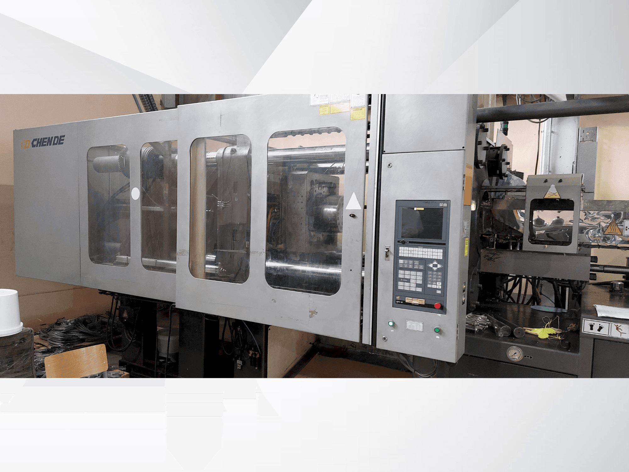 A CHENDE CJ480M3V gép elölnézete