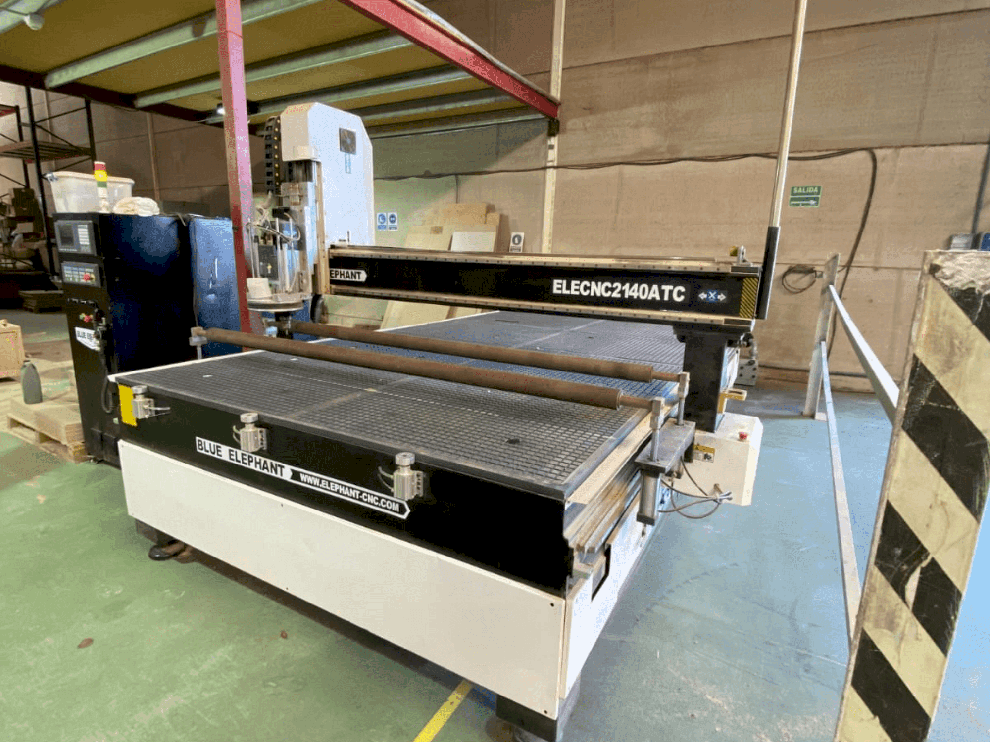 A BLUE ELEPHANT ELECNC 2200x3700 gép elölnézete