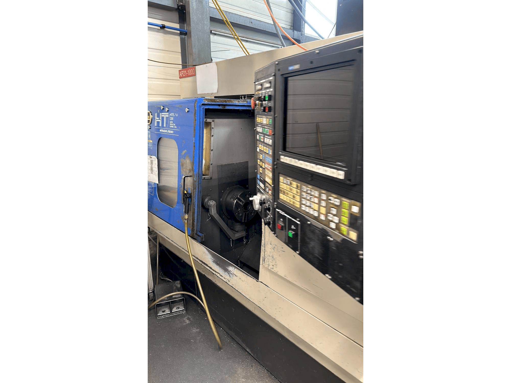 A HITACHI SEIKI HT25 R gép elölnézete