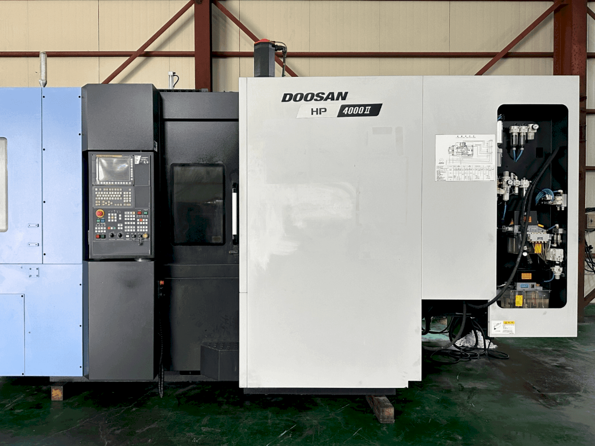 A DOOSAN HP 4000 II gép elölnézete