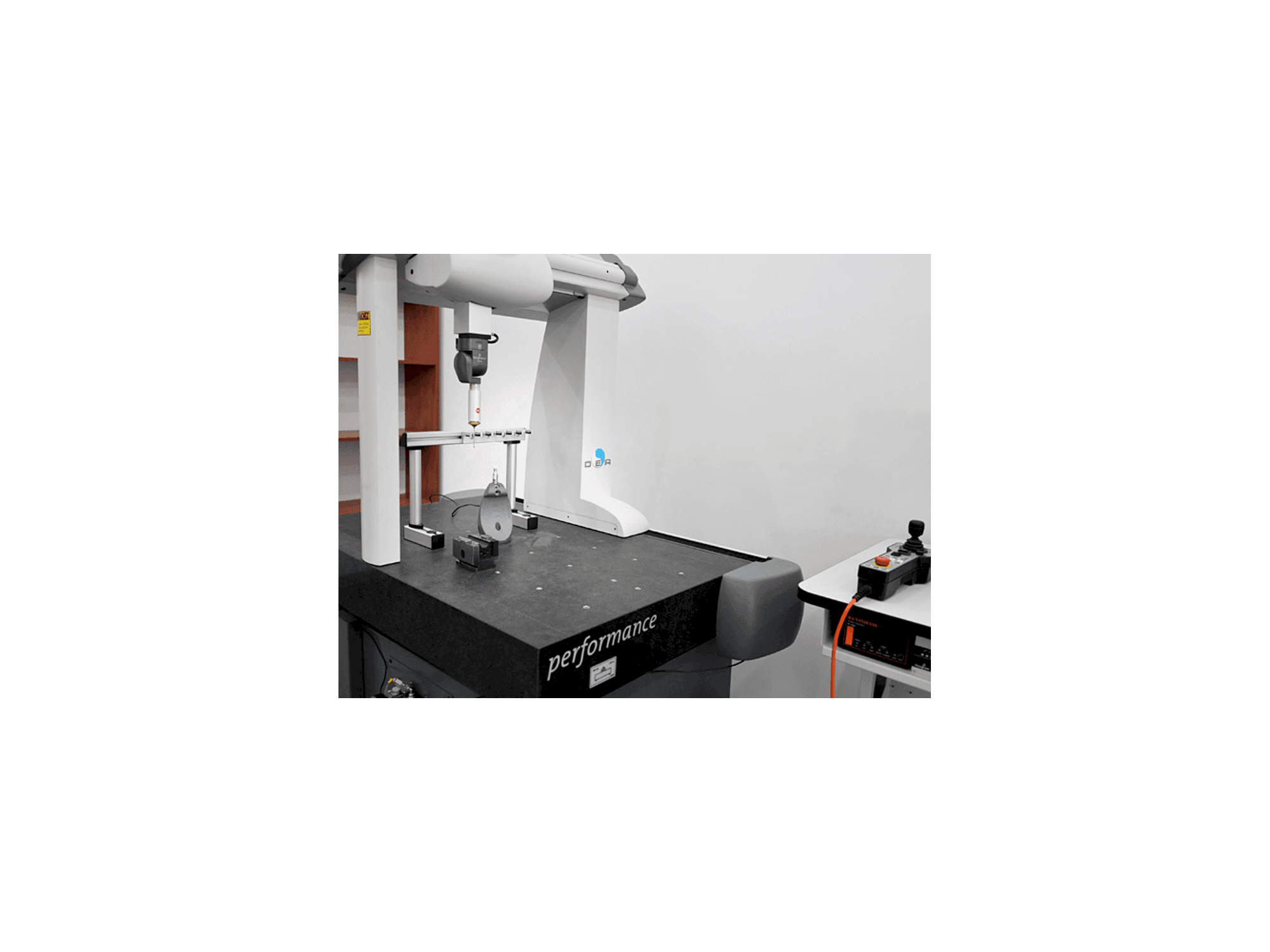 A Hexagon Global 050705 gép elölnézete