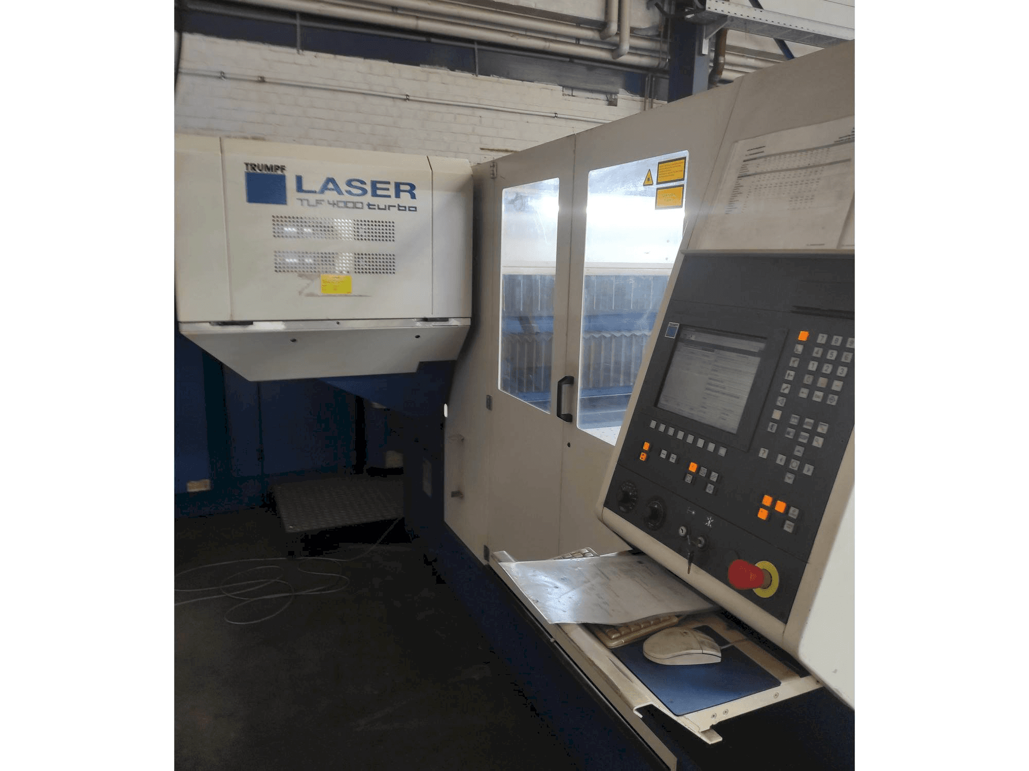 A Trumpf TRUMATIC L 3030 gép elölnézete