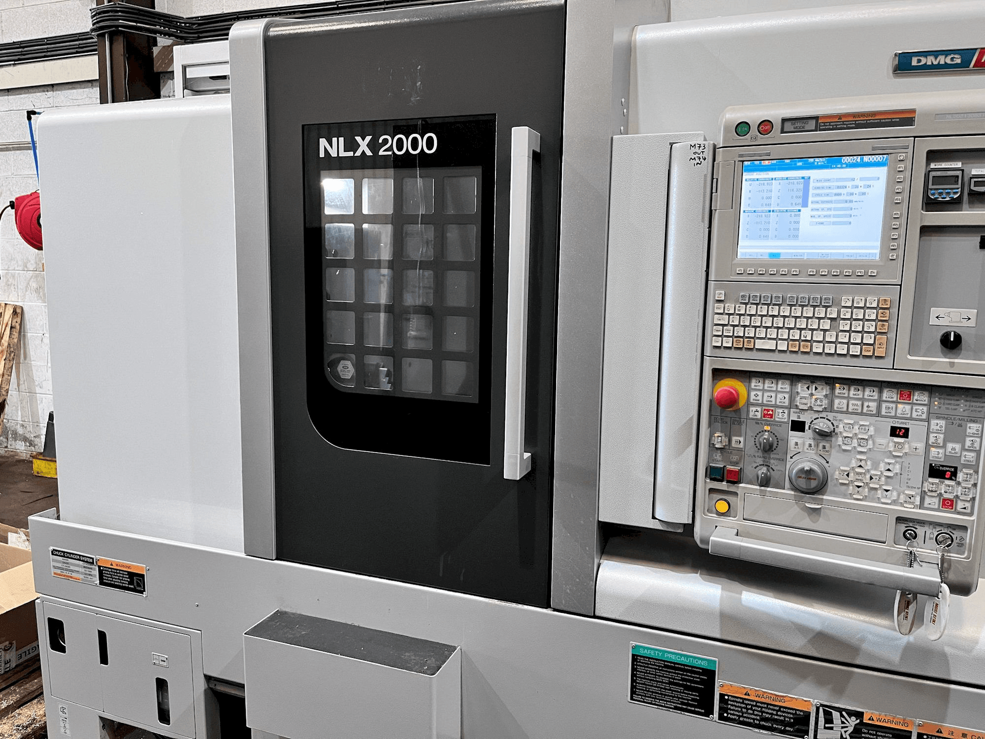 A MORI SEIKI NLX 2000MC/500 gép elölnézete