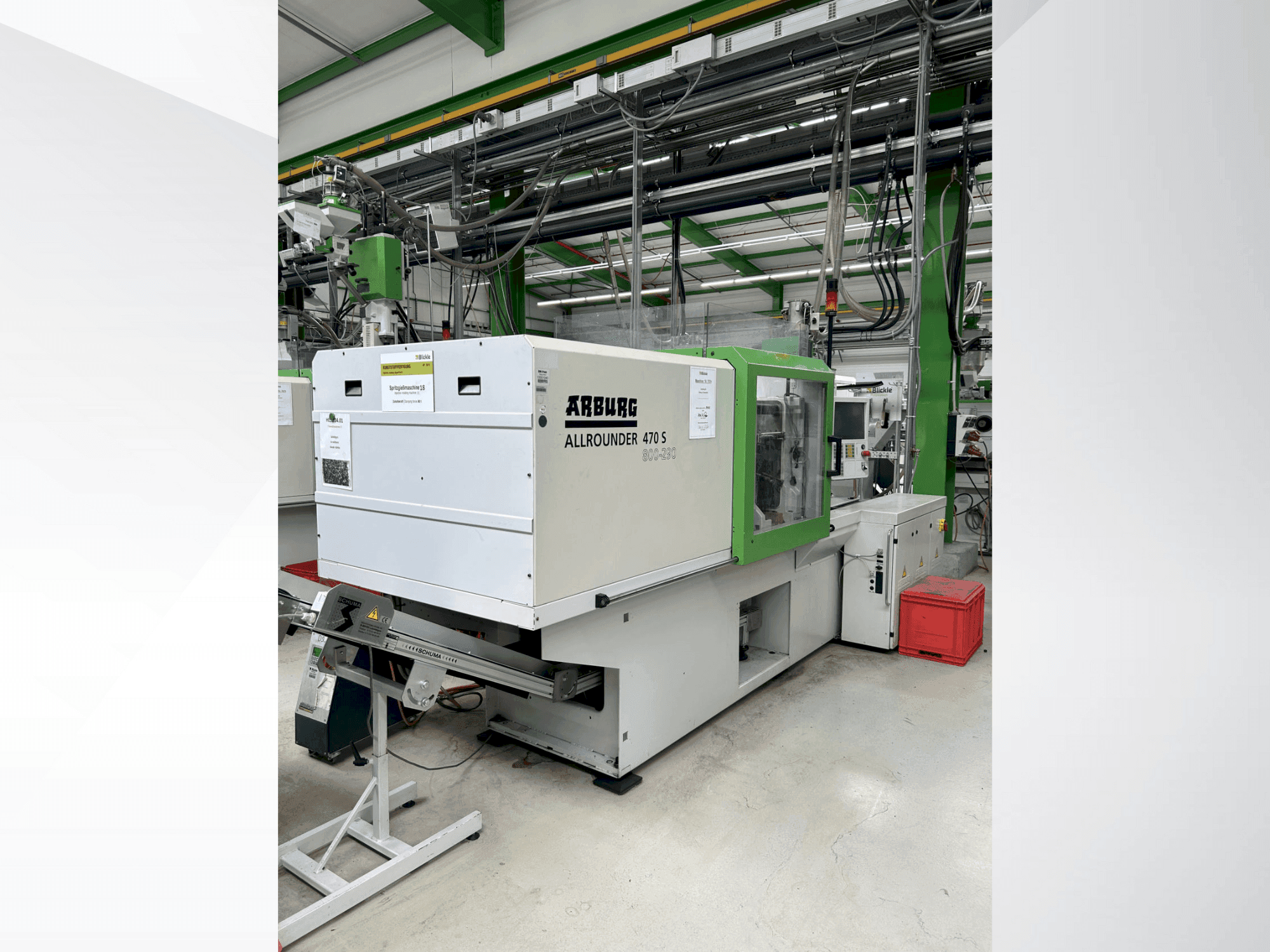 A Arburg 470 S / 800-290 gép elölnézete