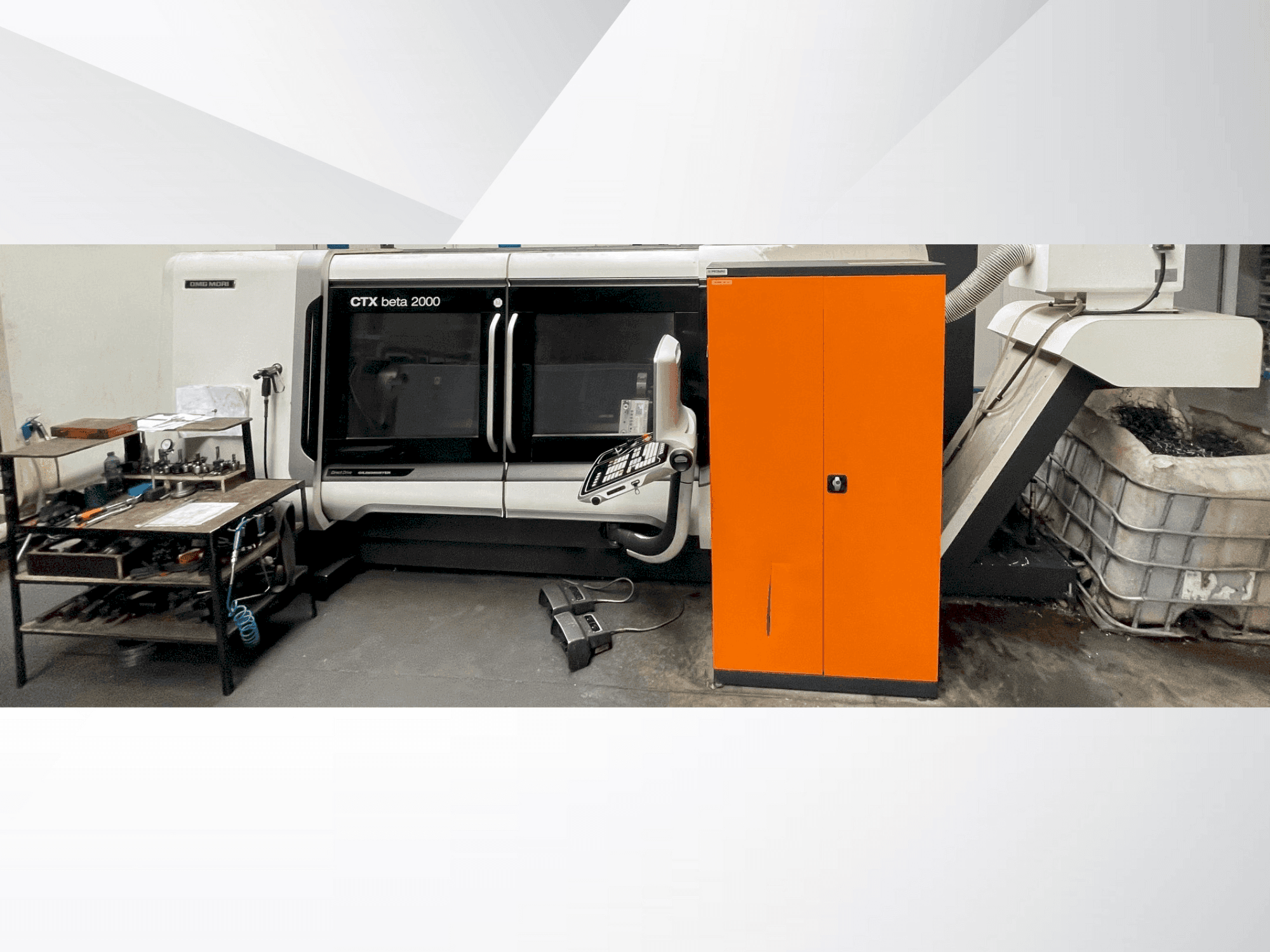 A DMG MORI CTX 2000 gép elölnézete