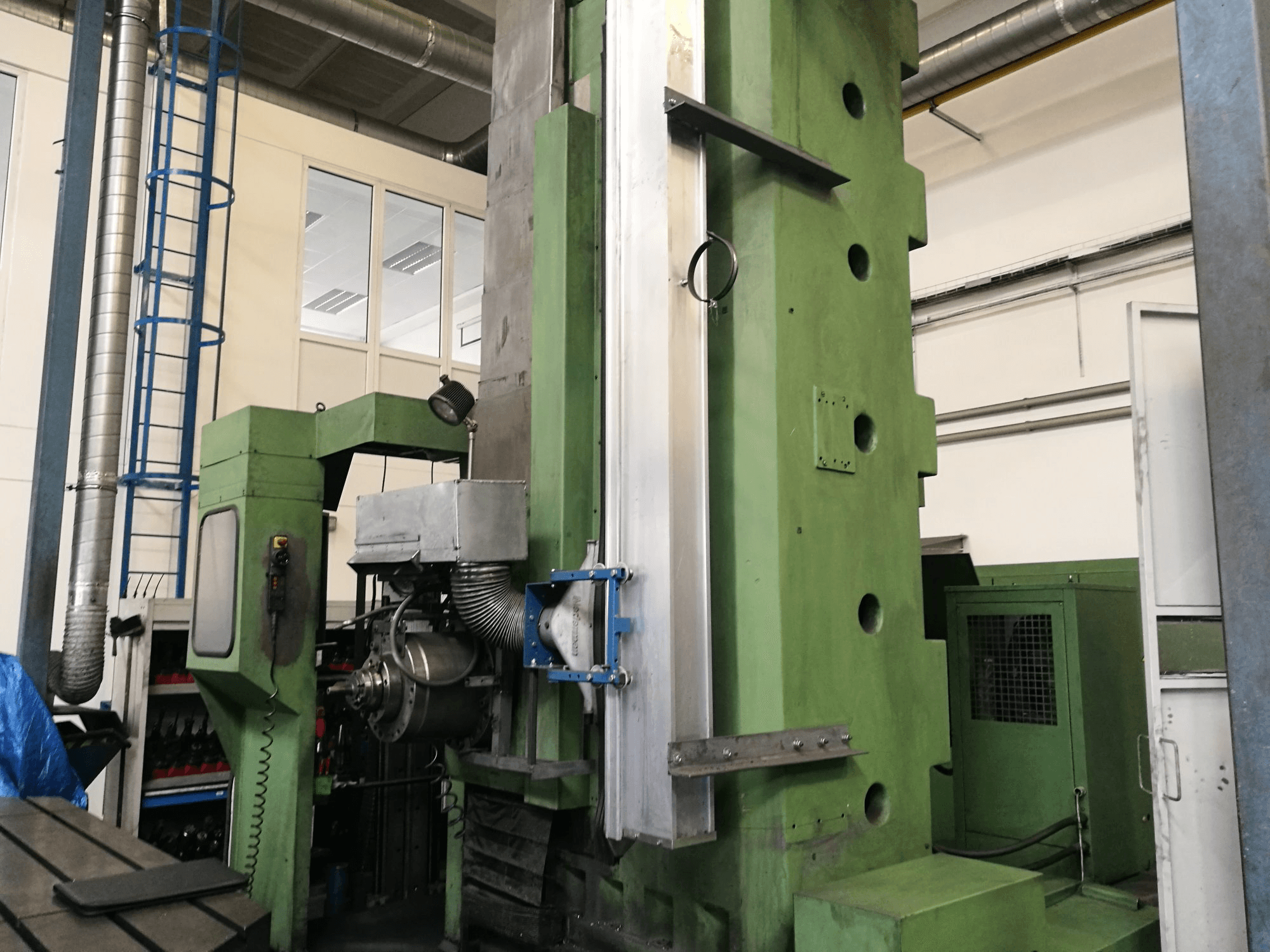 A TOS WHN 130 gép elölnézete