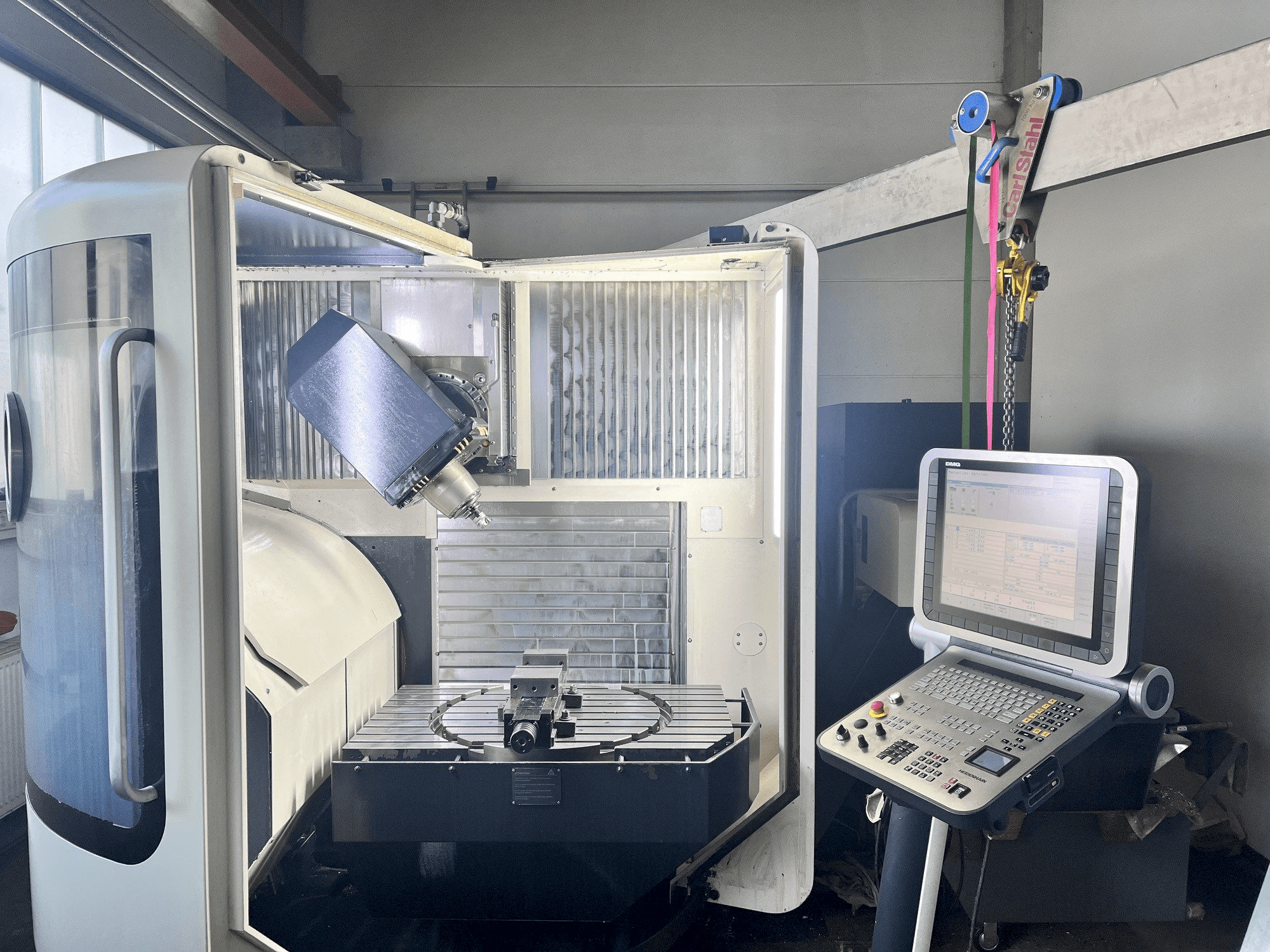 A DMG MORI DMU 60 monoBLOCK gép elölnézete