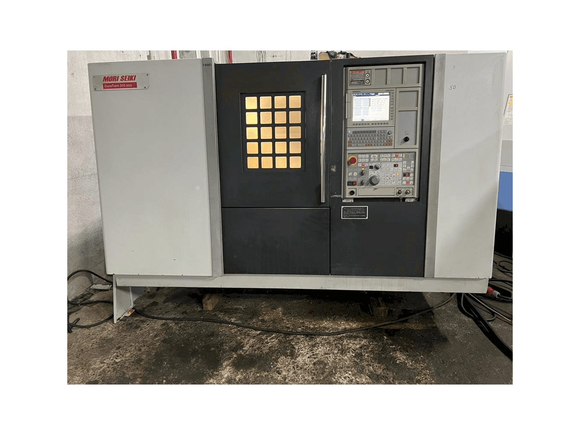 A DMG Mori Seiki DuraTurn 310 eco gép elölnézete