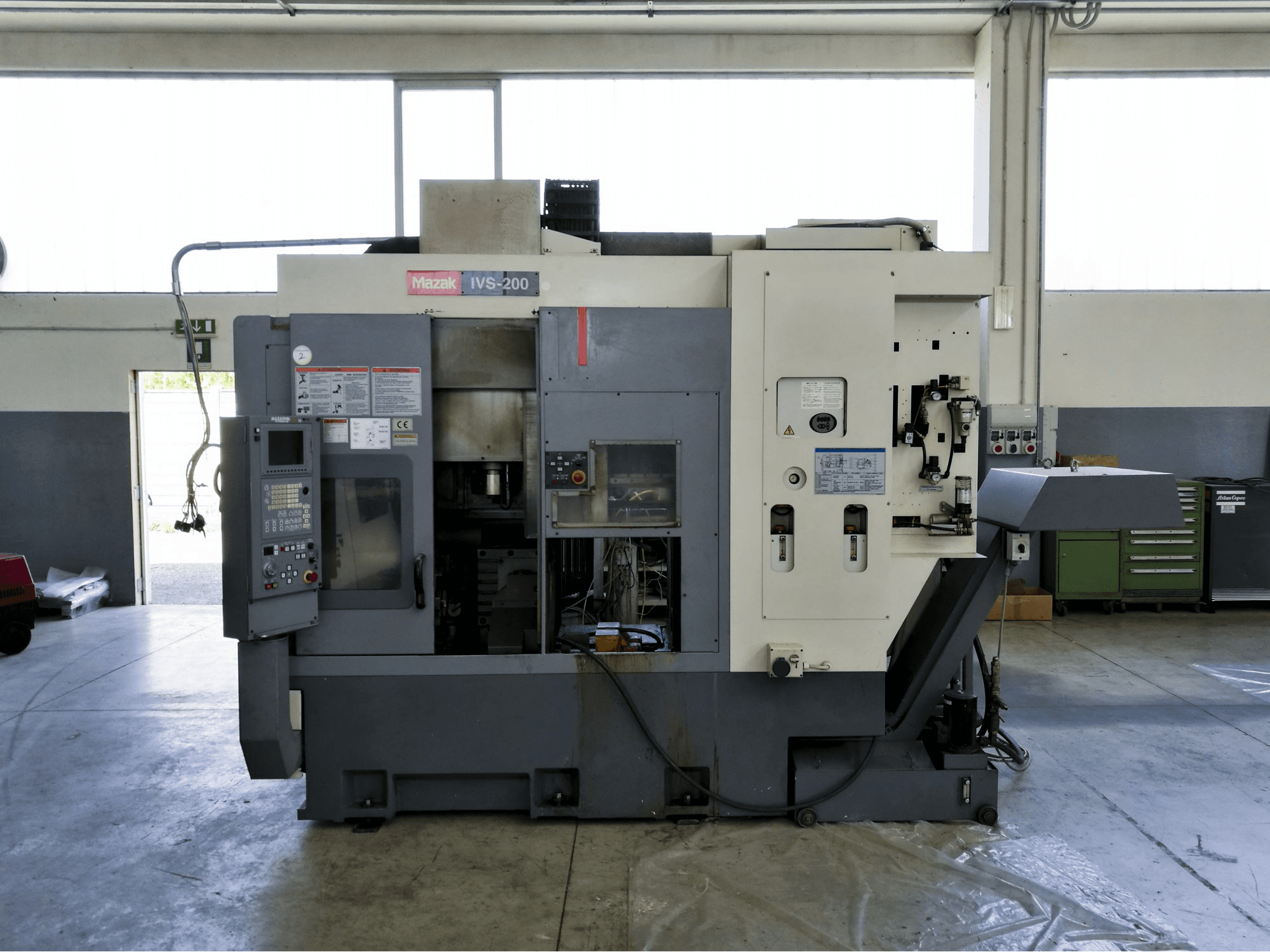 A Mazak IVS-200 gép jobb nézete