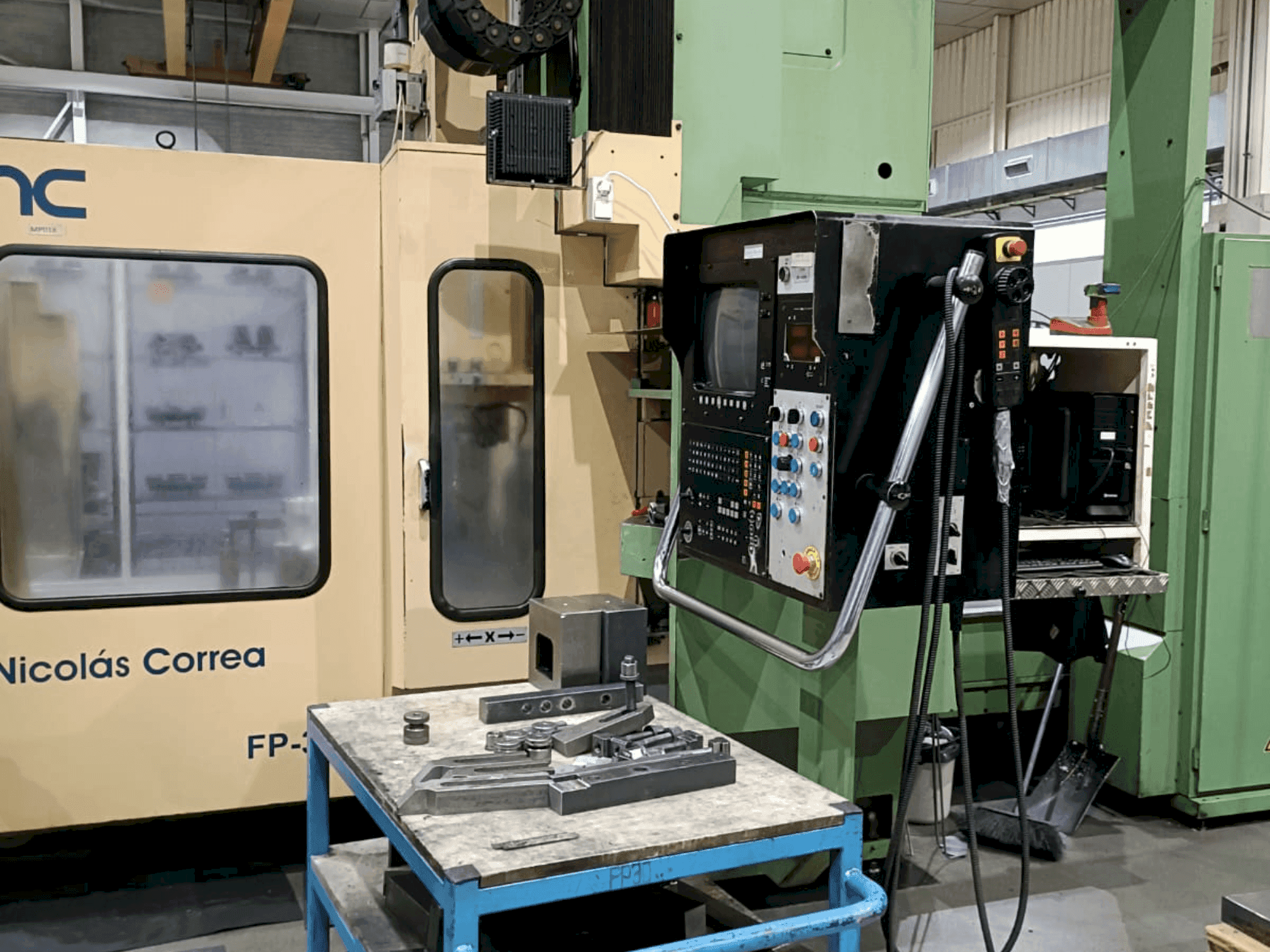 A Correa FP30 gép elölnézete