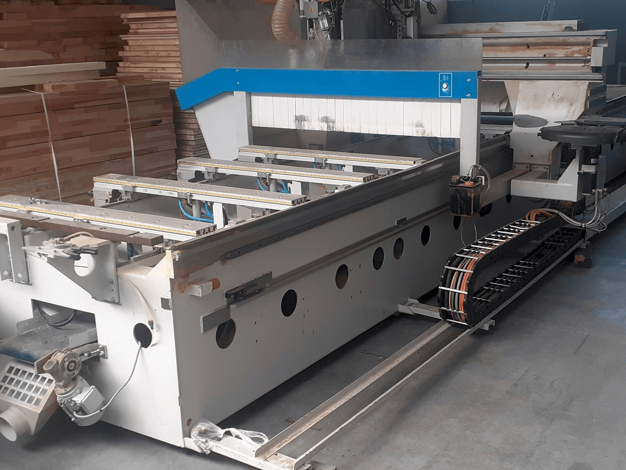 A MASTERWOOD PROJECT 350 gép elölnézete