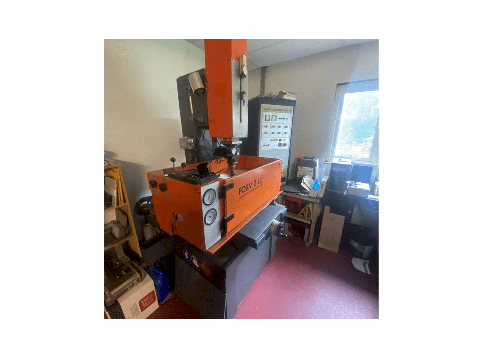 A CHARMILLES Form 2-LC gép elölnézete