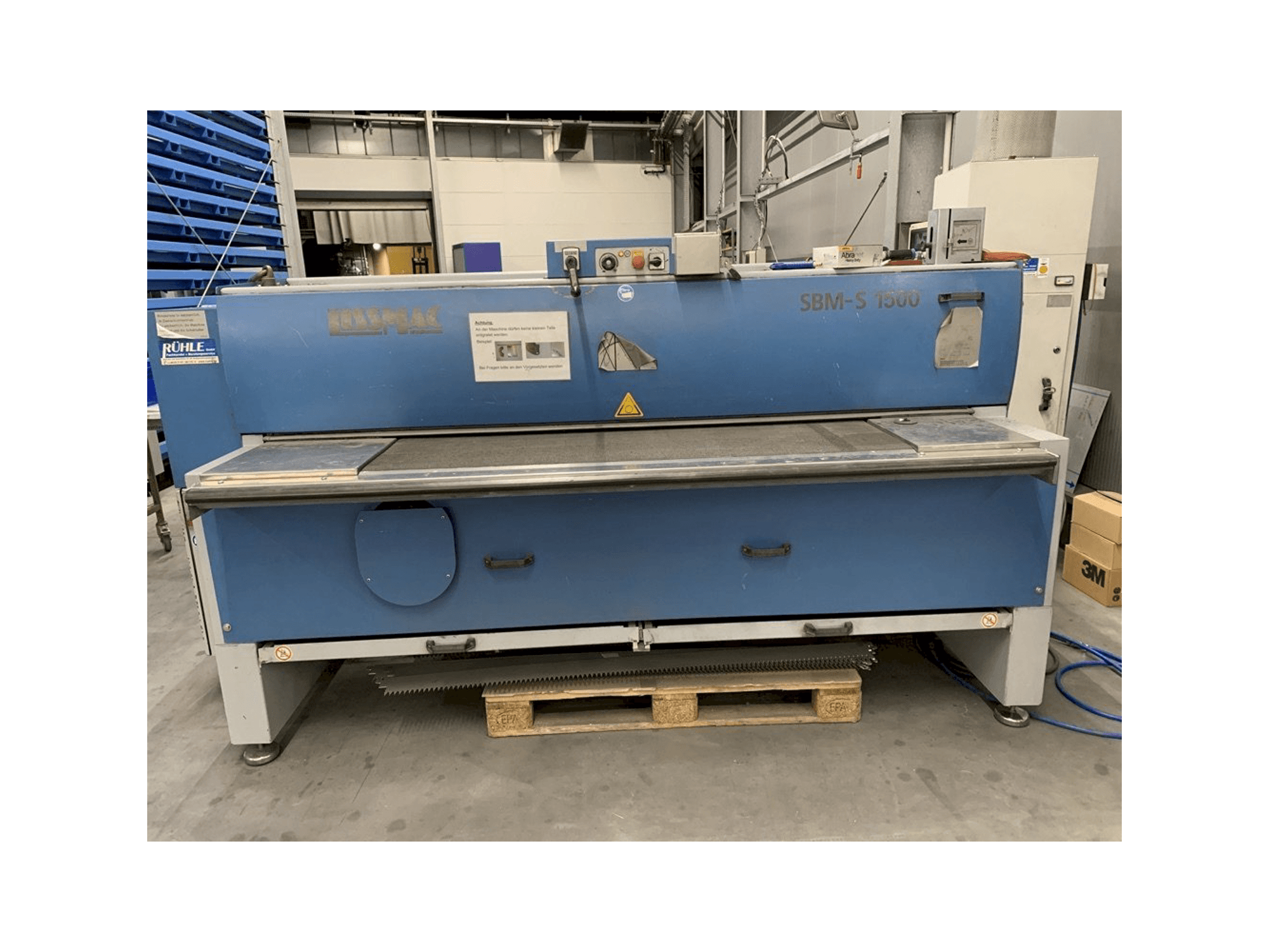 A LISSMAC SBM-S 1500 gép elölnézete