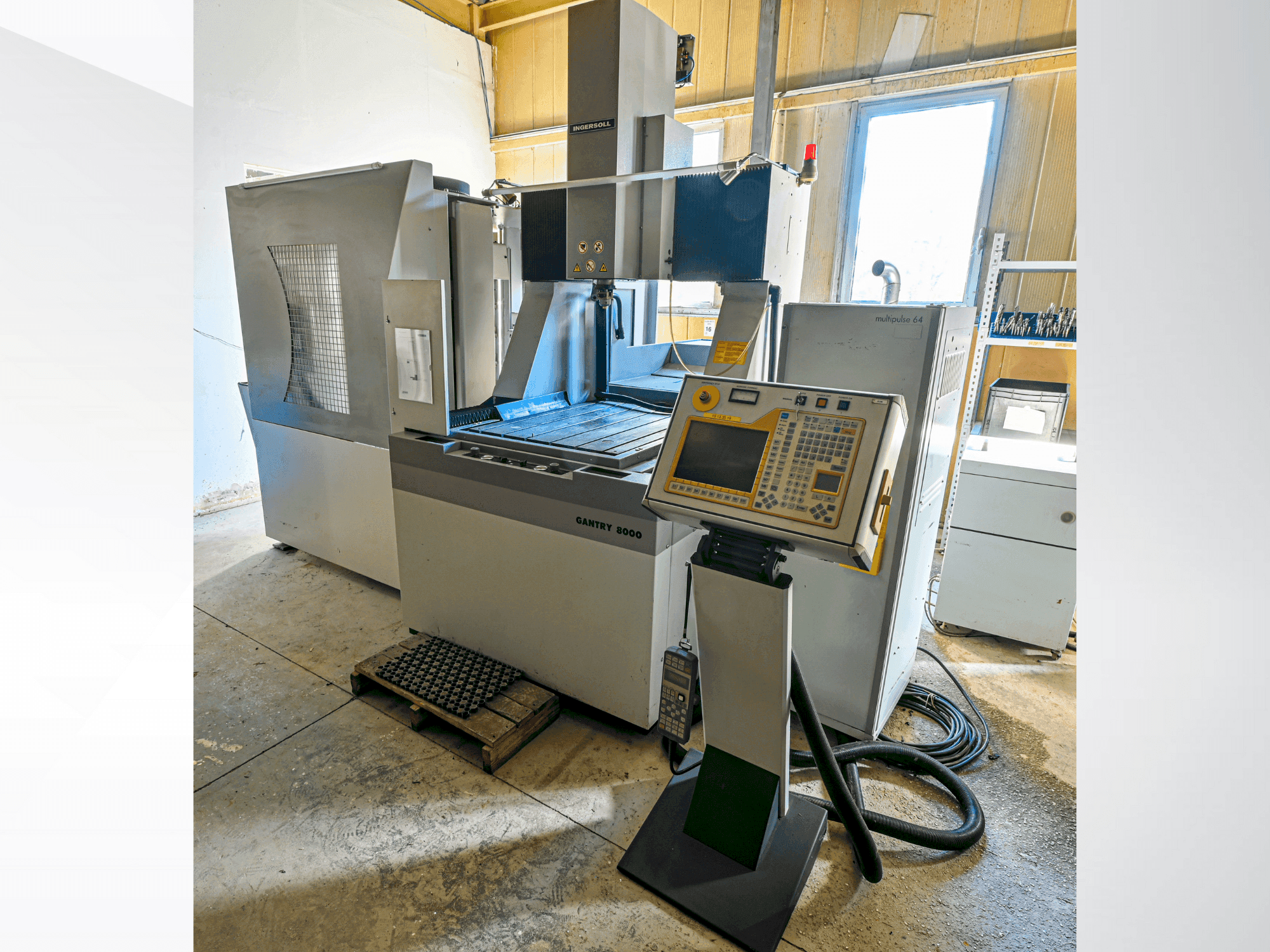 A OPS INGERSOLL Gantry 8000 gép elölnézete