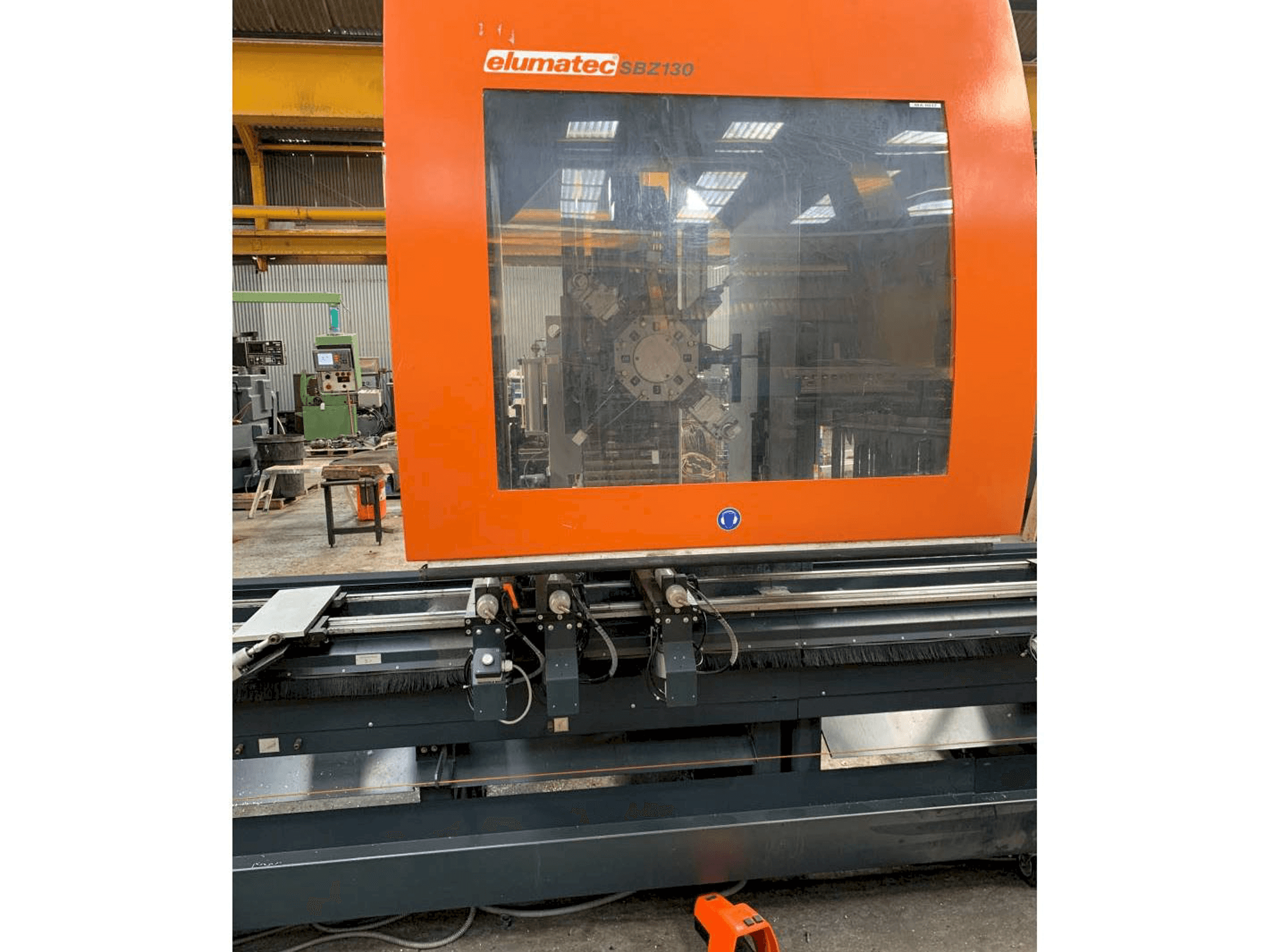 A Elumatec SBZ 130 gép elölnézete