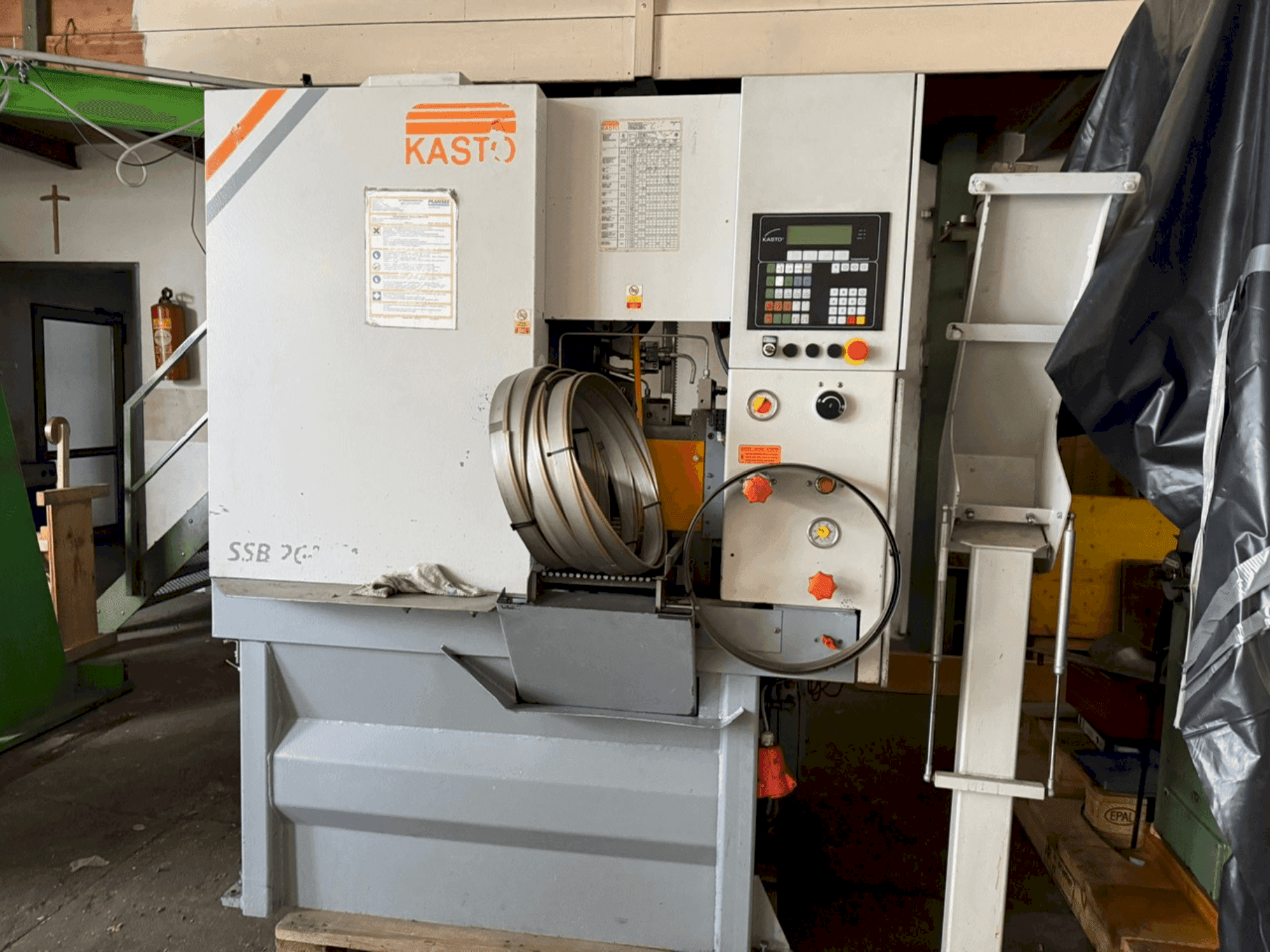 A KASTO SSB 260 VA-CC-CNC gép elölnézete