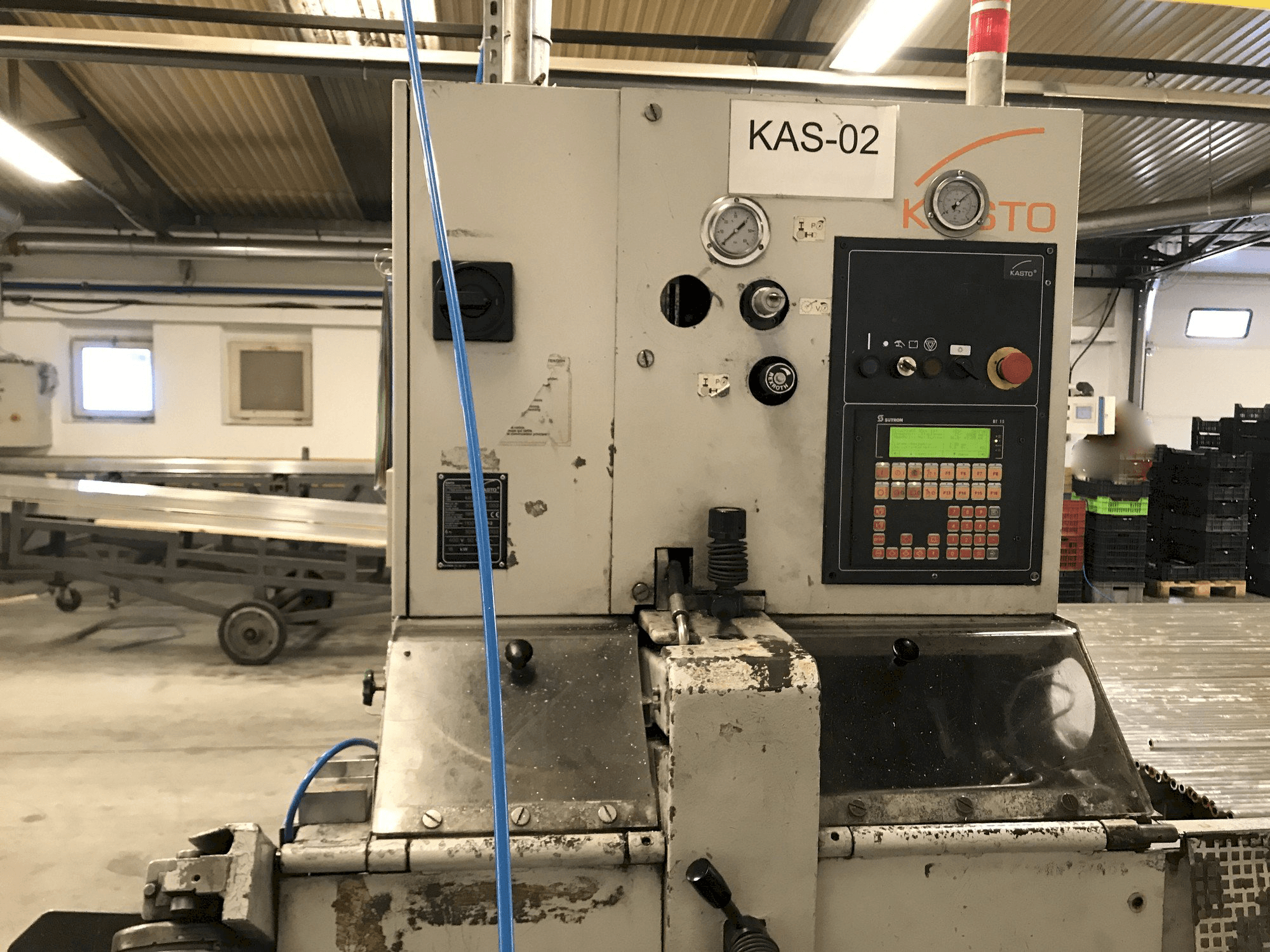 A KASTO wa M9 gép elölnézete