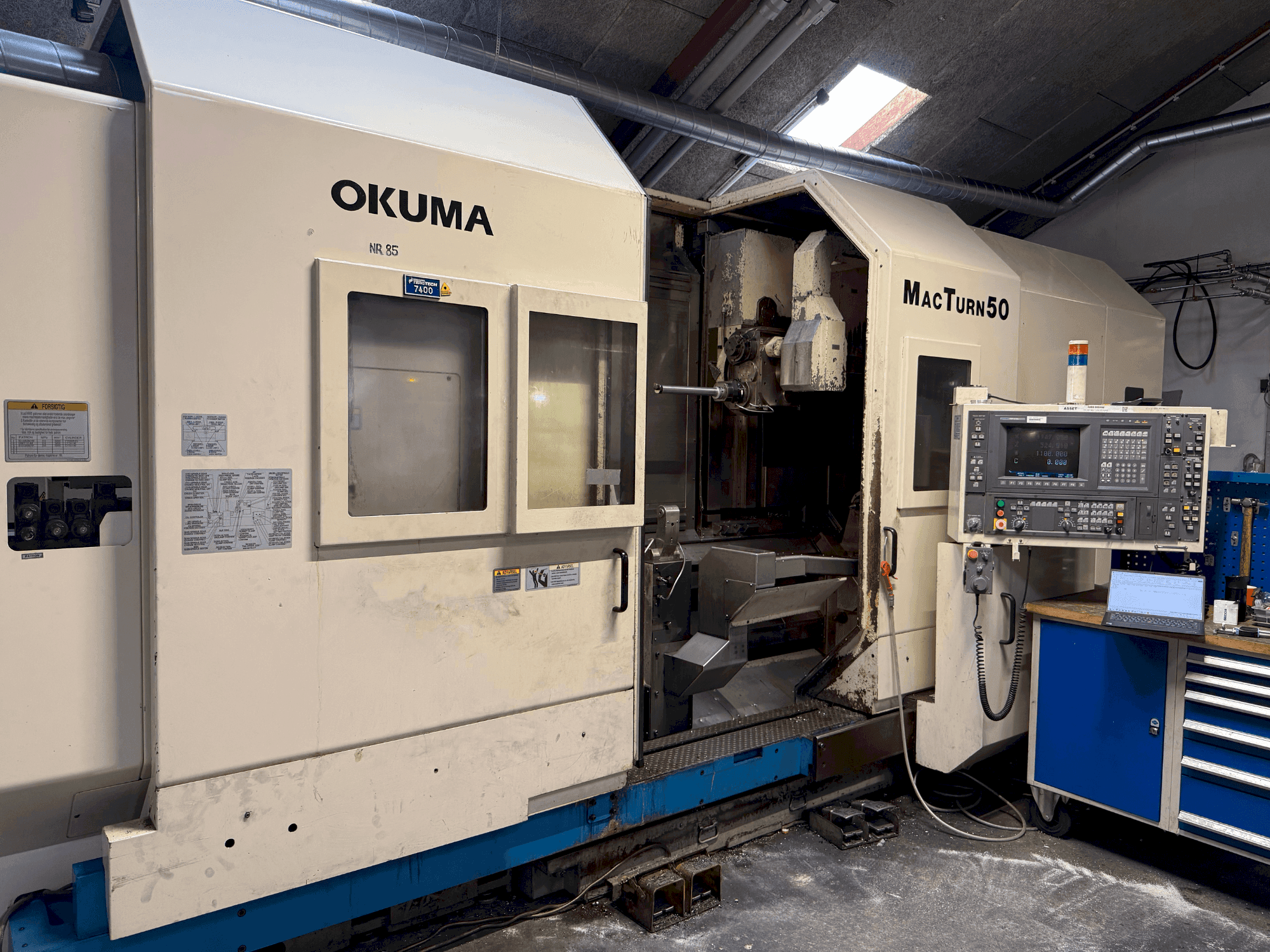 A Okuma MacTurn 50 gép elölnézete