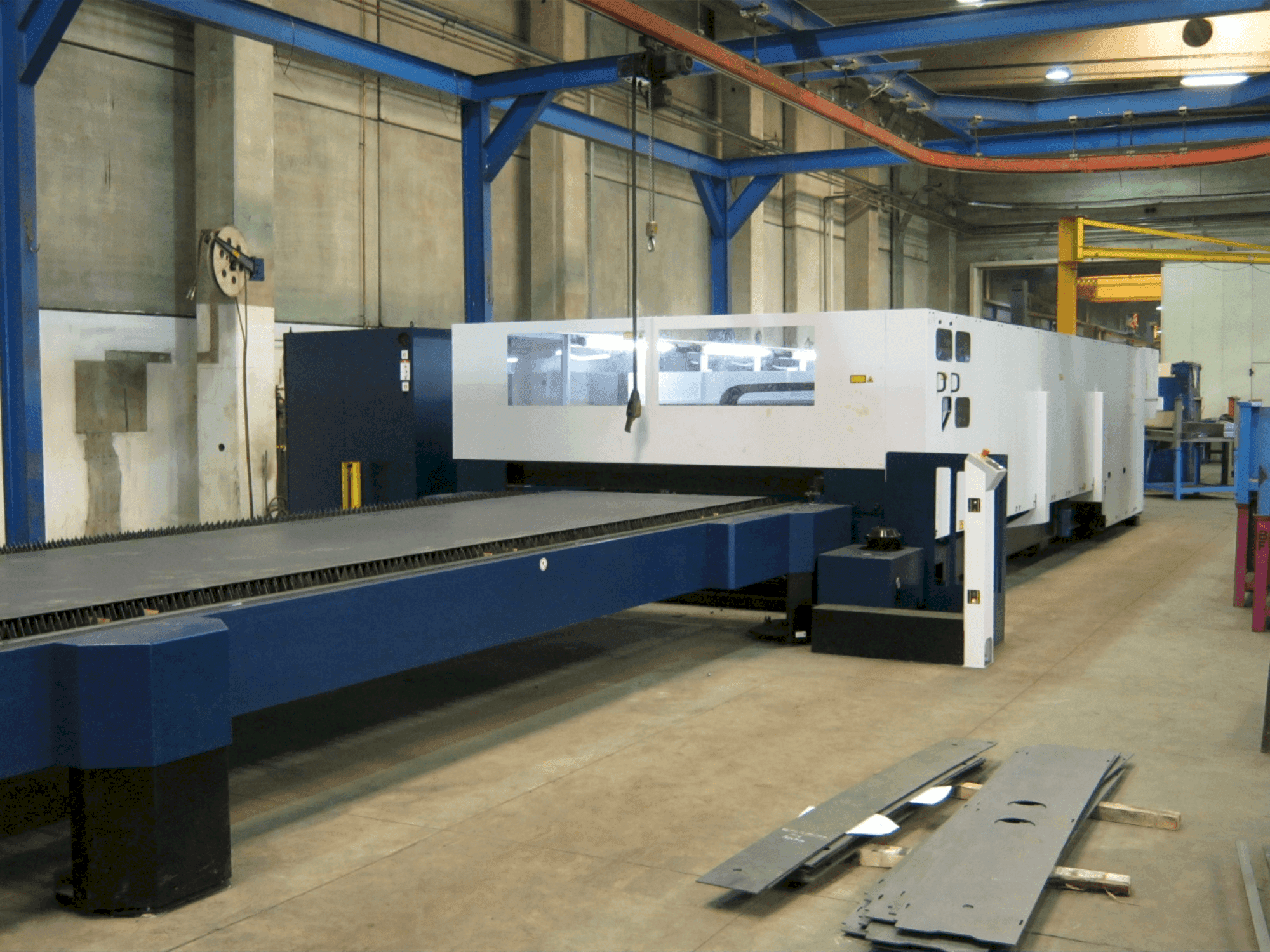 A TRUMPF TruLaser 3060 gép elölnézete