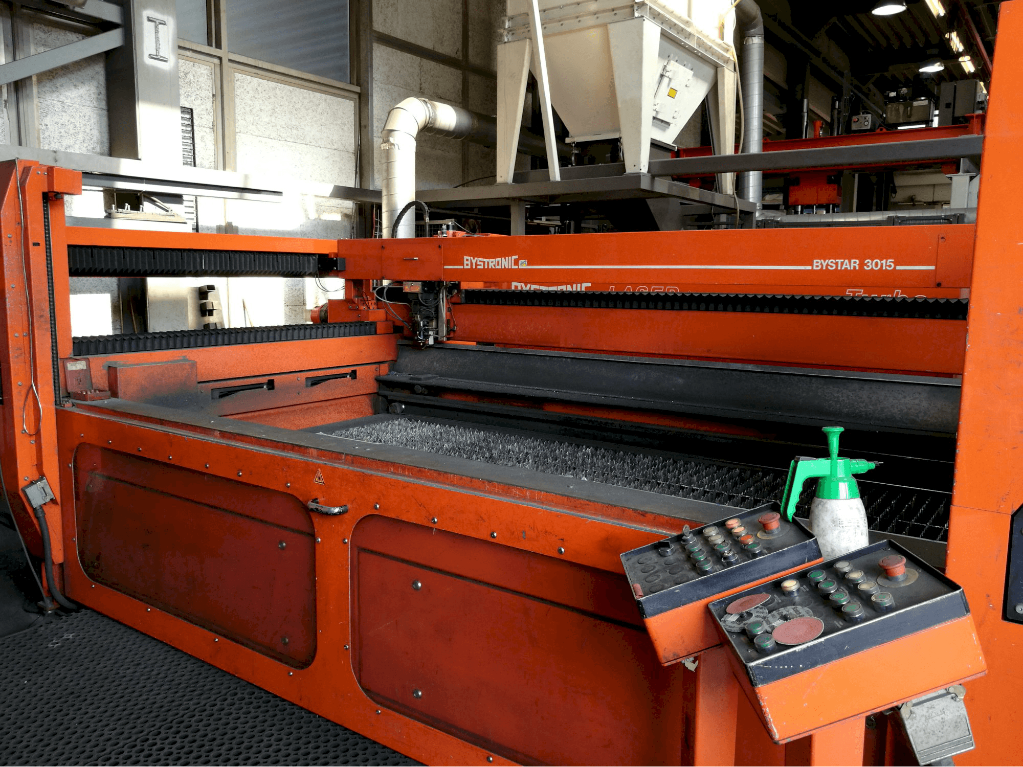 A Bystronic Bystar 3015 gép jobb nézete