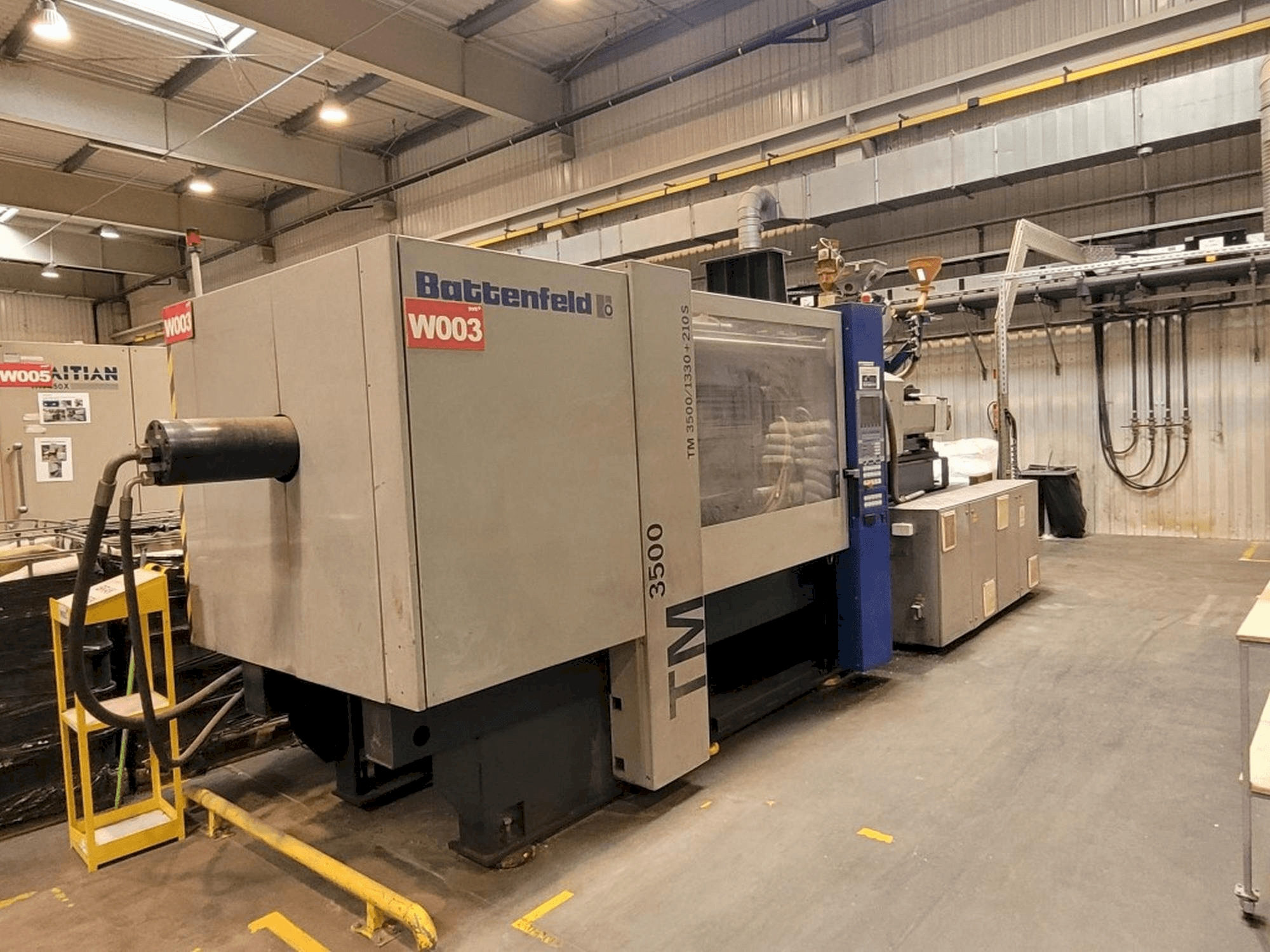 A Battenfeld TM 3500/1330+210S gép elölnézete