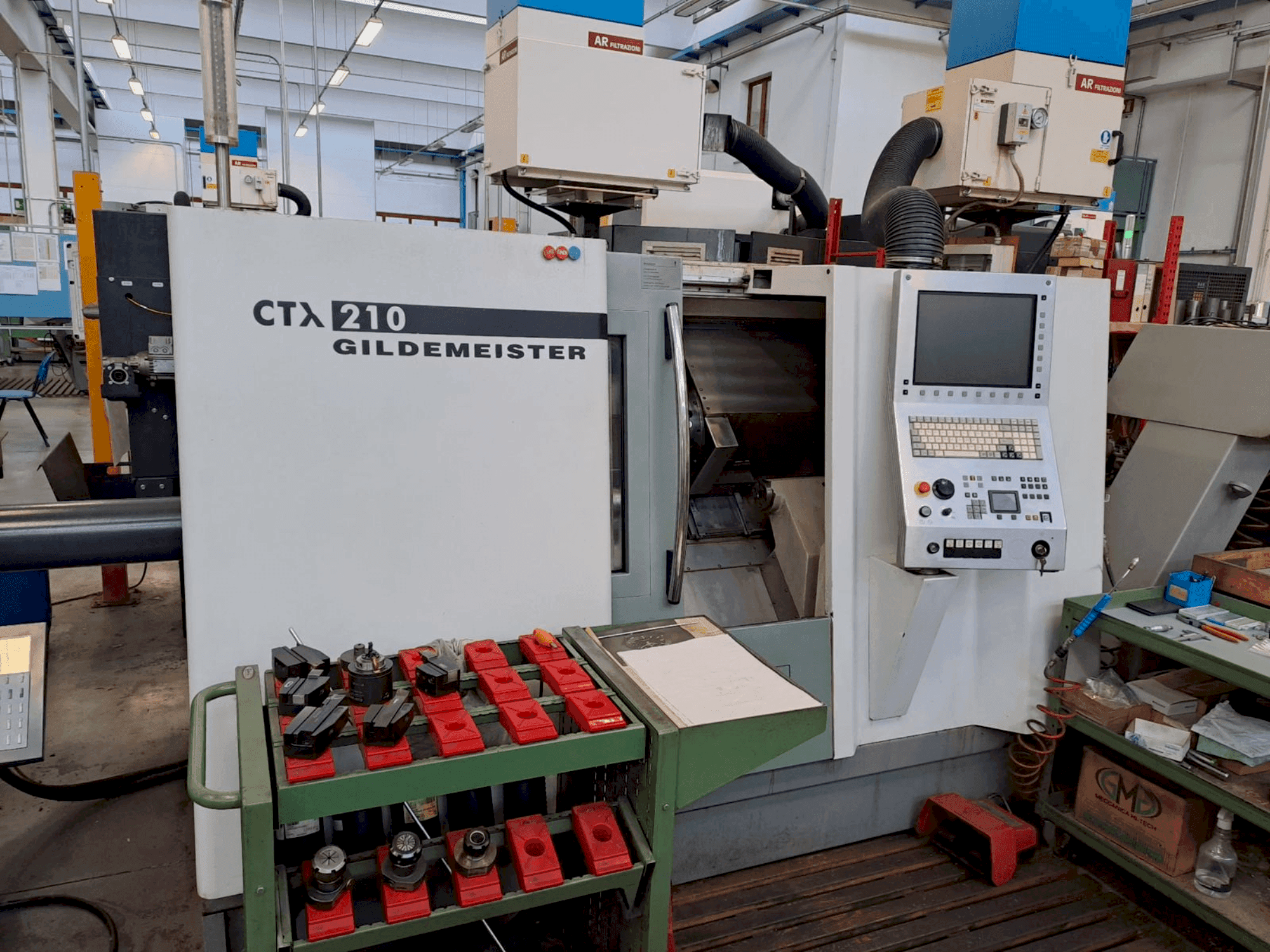 A Gildemeister CTX 210 gép elölnézete