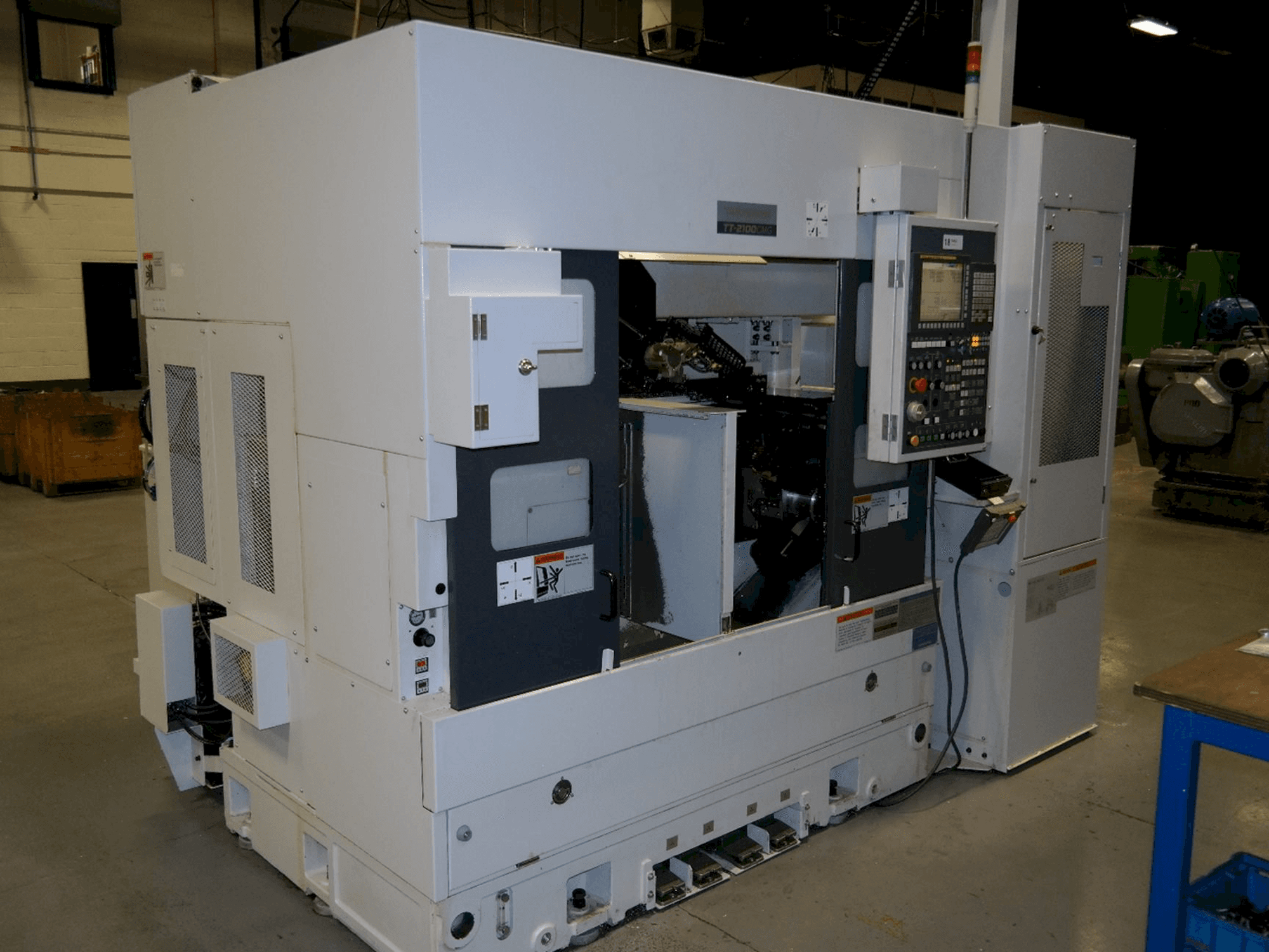 A Takisawa TT2100CMGA gép elölnézete