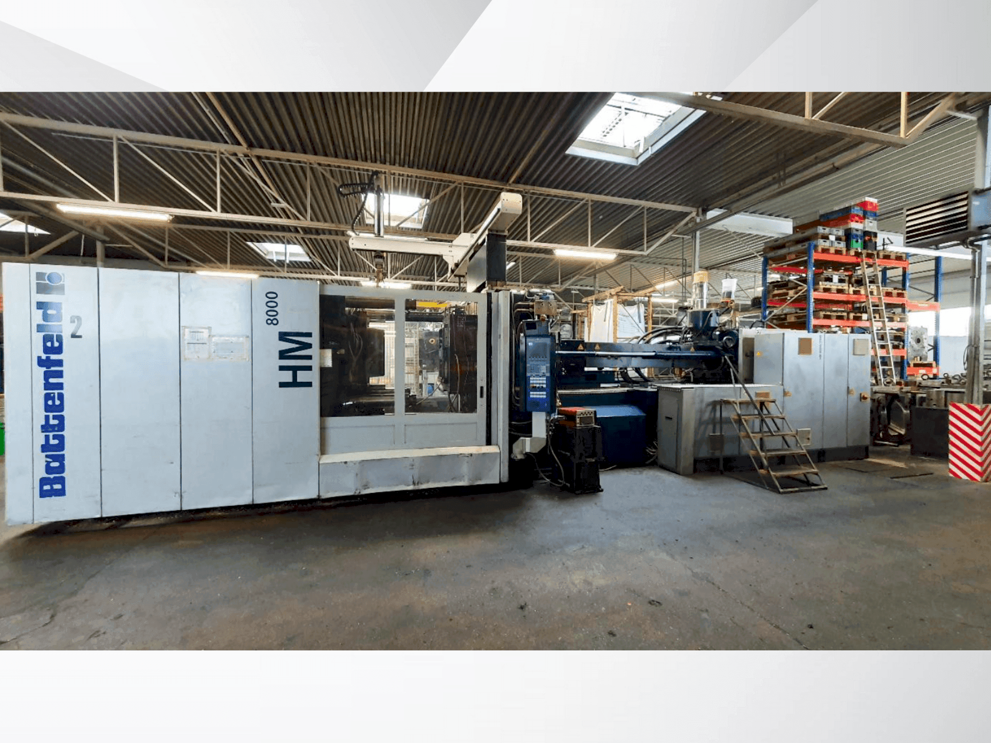 A Battenfeld HM 2P 800-7700 gép elölnézete