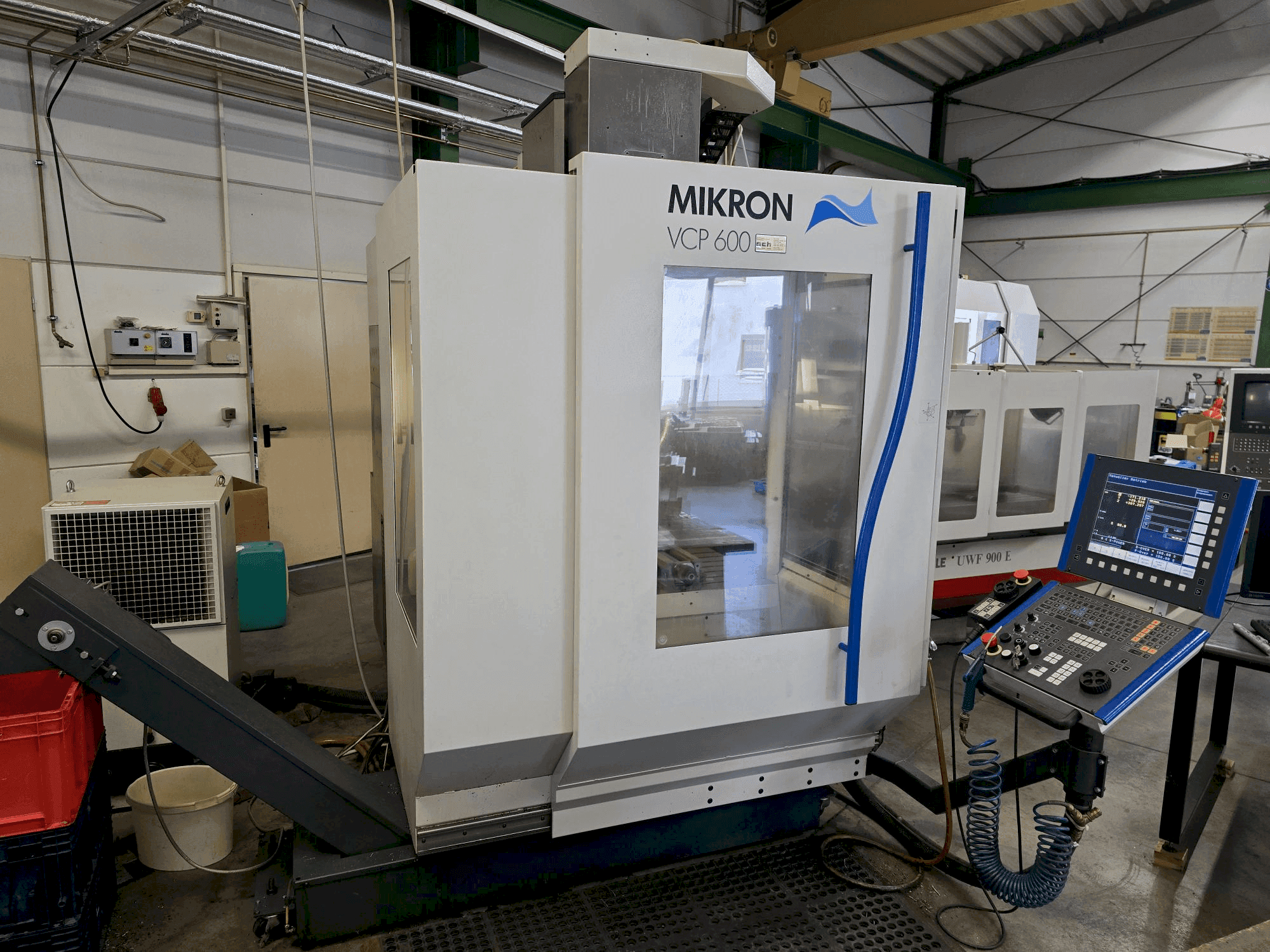 A MIKRON VCP 600 gép elölnézete