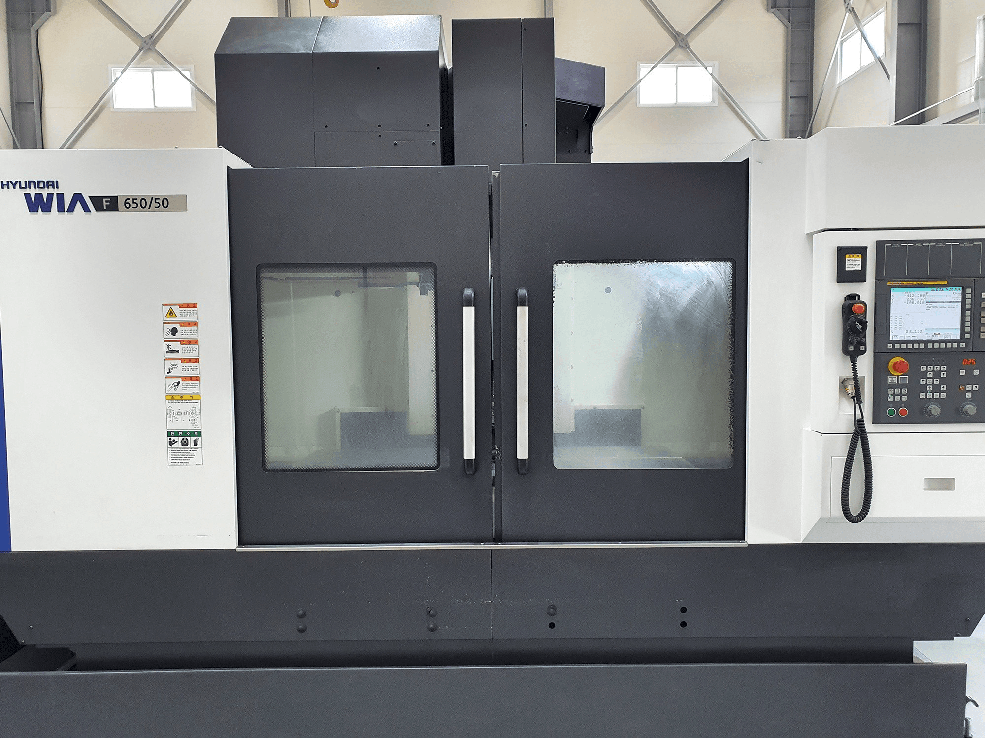 A Hyundai Wia F650/50 gép elölnézete