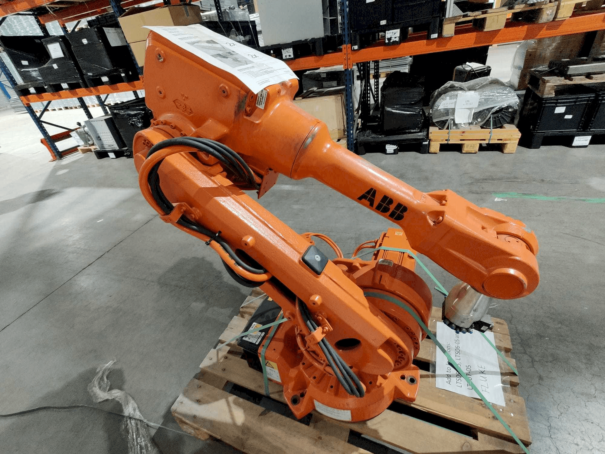 A ABB IRB 2600 M2004 gép elölnézete