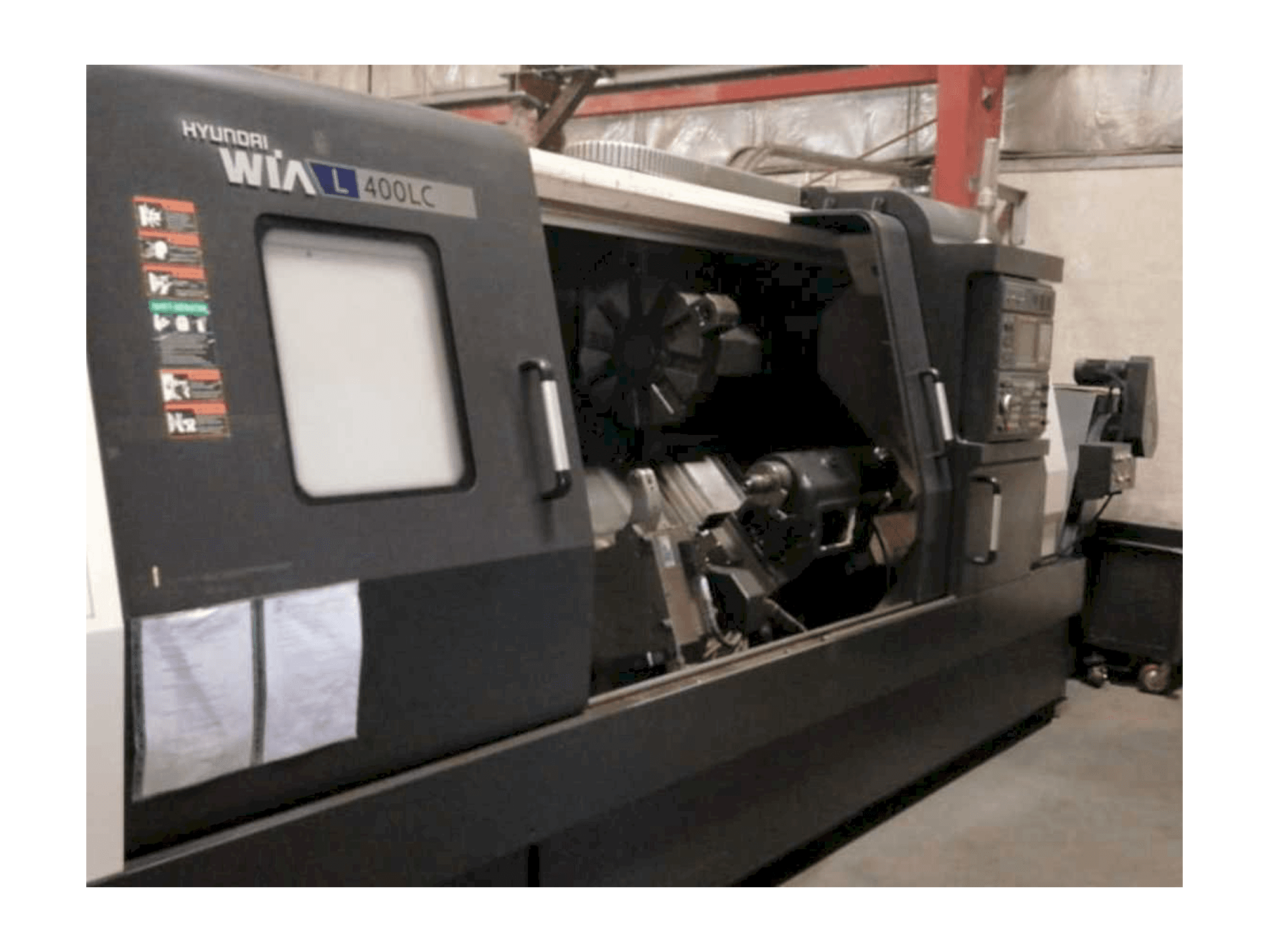 A Hyundai Wia L400LC gép elölnézete