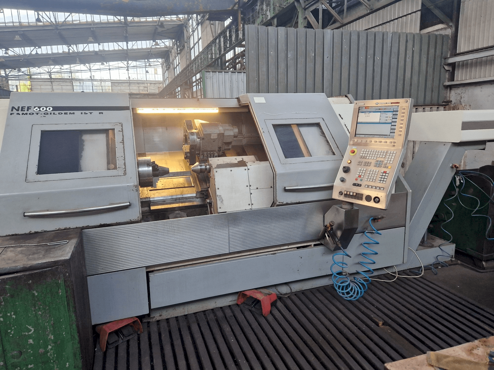 A DMG GILDEMEISTER NEF 600 gép elölnézete