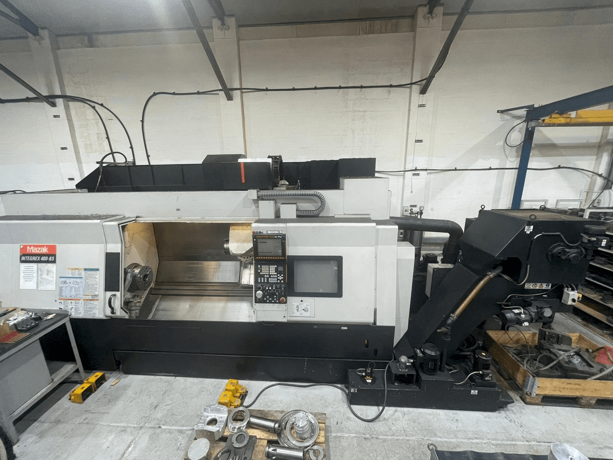 A Mazak Integrex 400 III-S gép elölnézete
