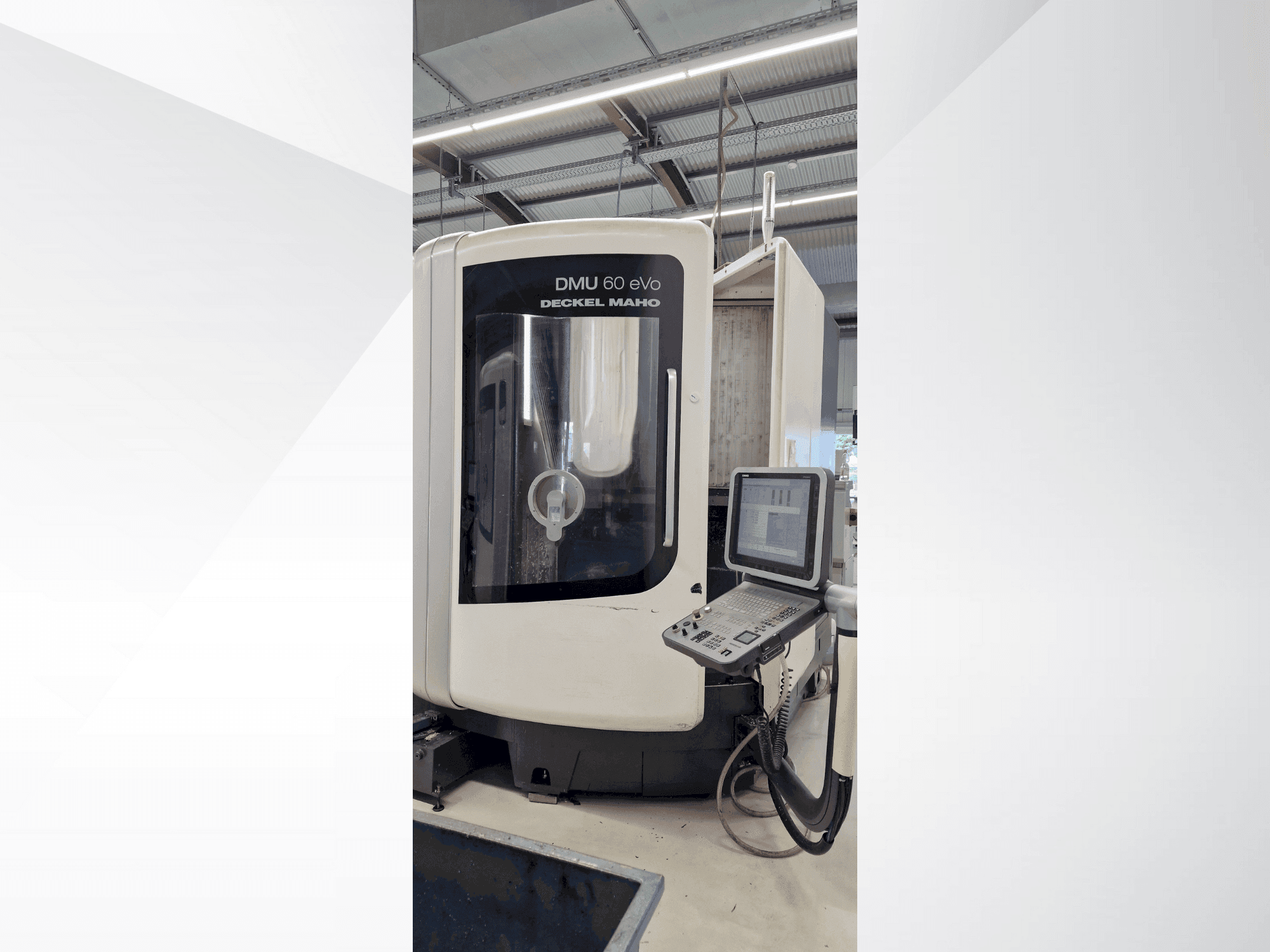 A DMG DECKEL MAHO DMU 60 evo gép elölnézete