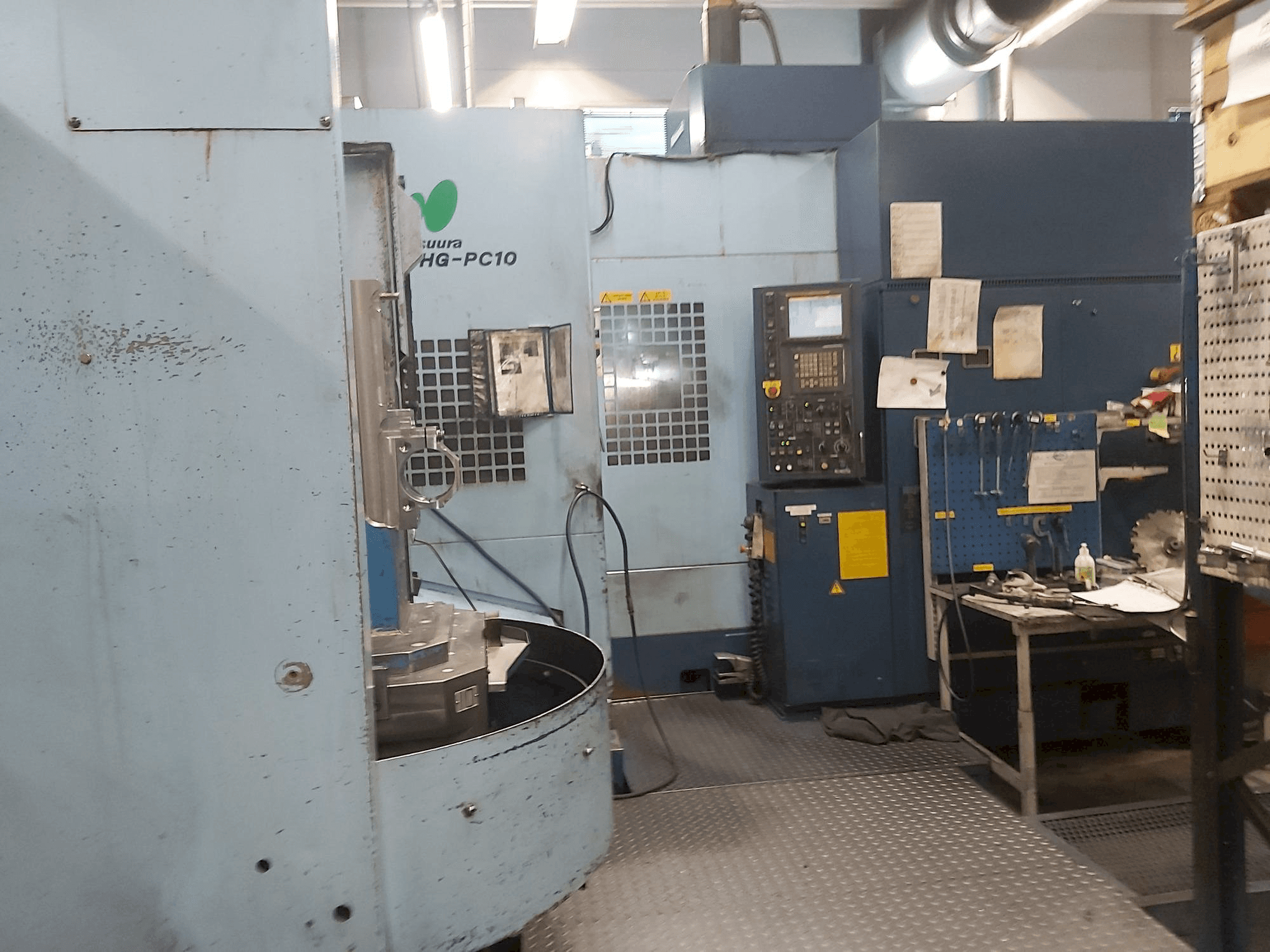 A Matsuura MC-900HG gép elölnézete