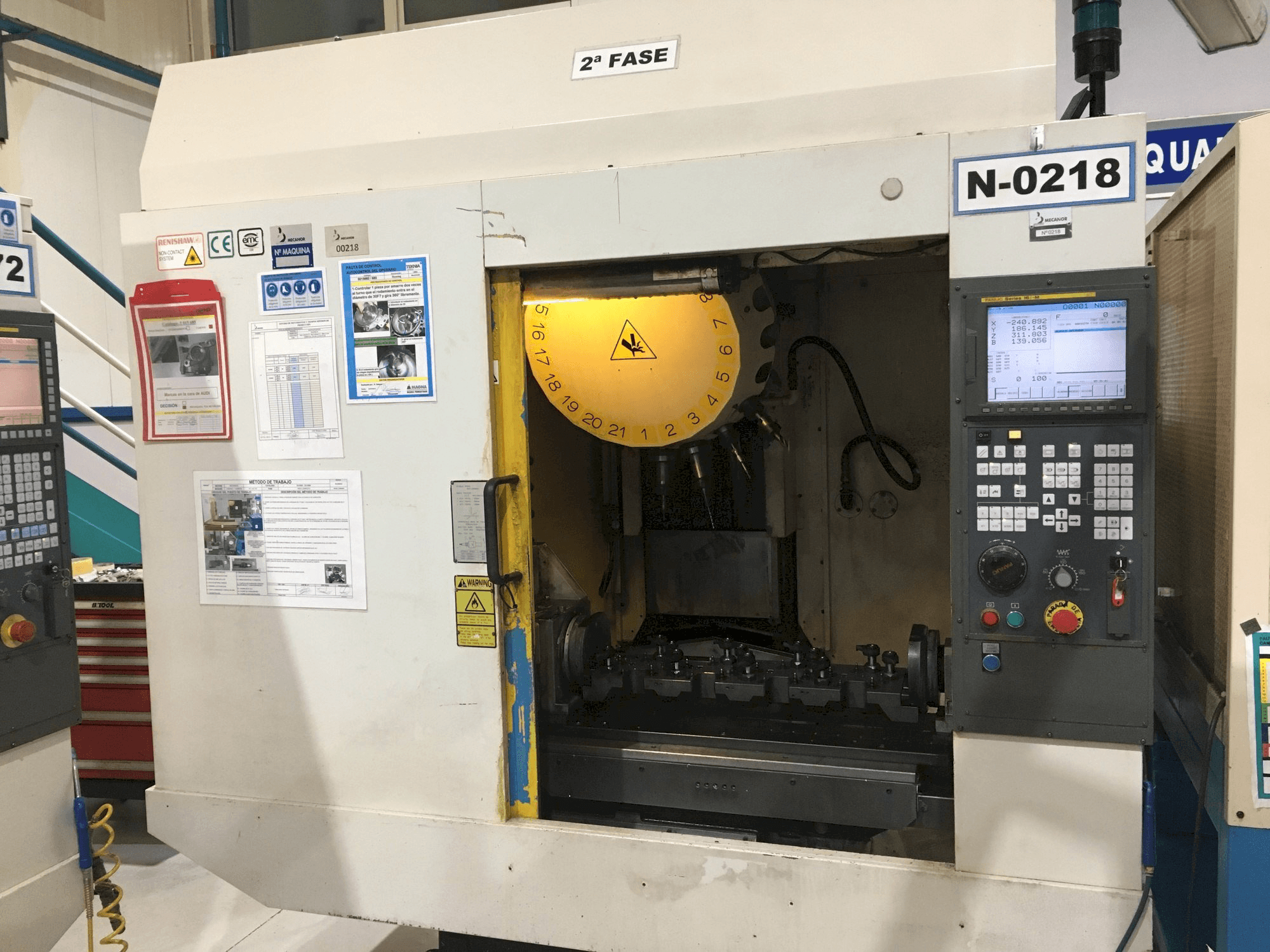 A FANUC Robodrill alfa-T-21iDL gép elölnézete