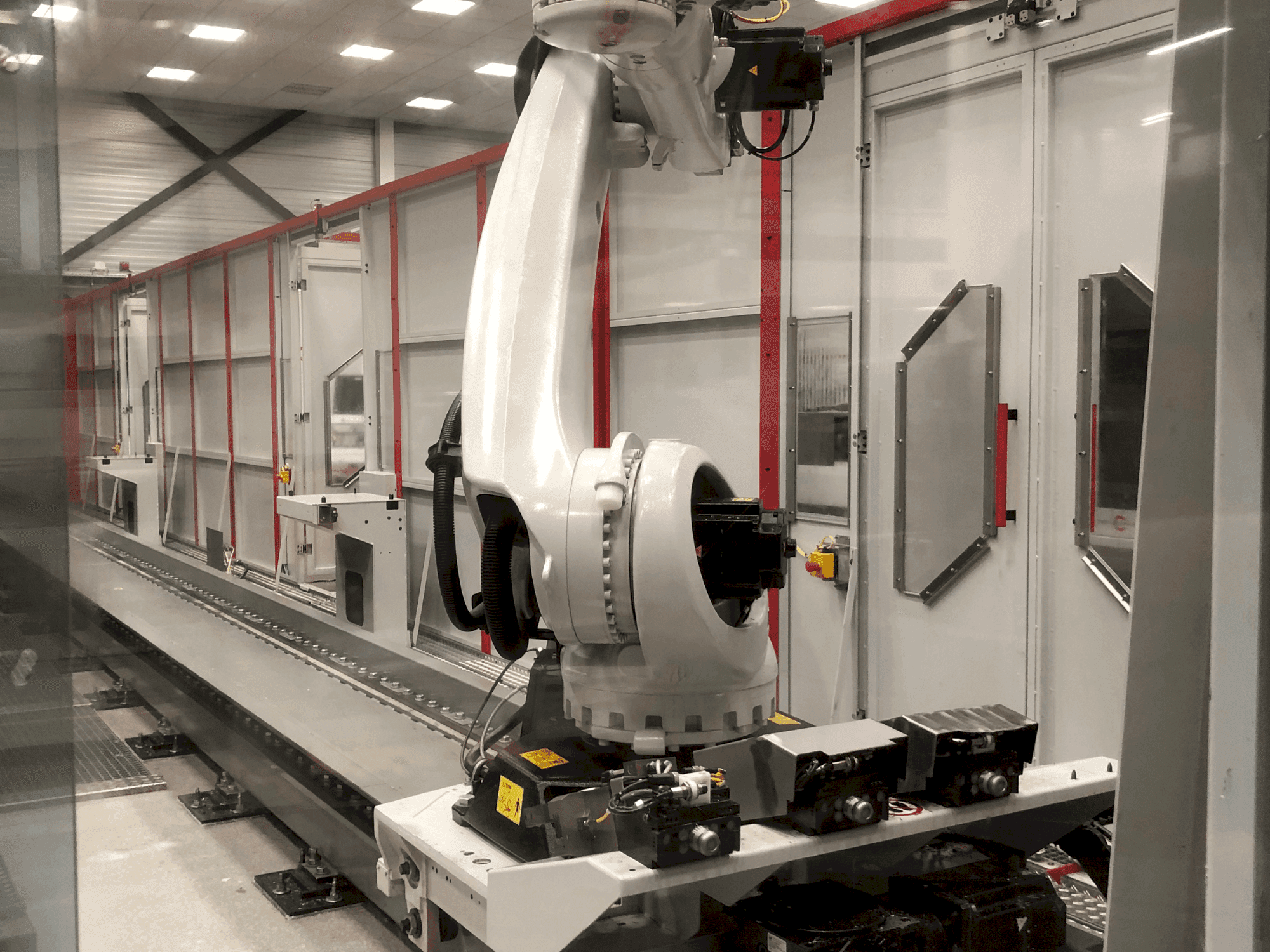 A KUKA KR 240 R2900 ultra gép elölnézete