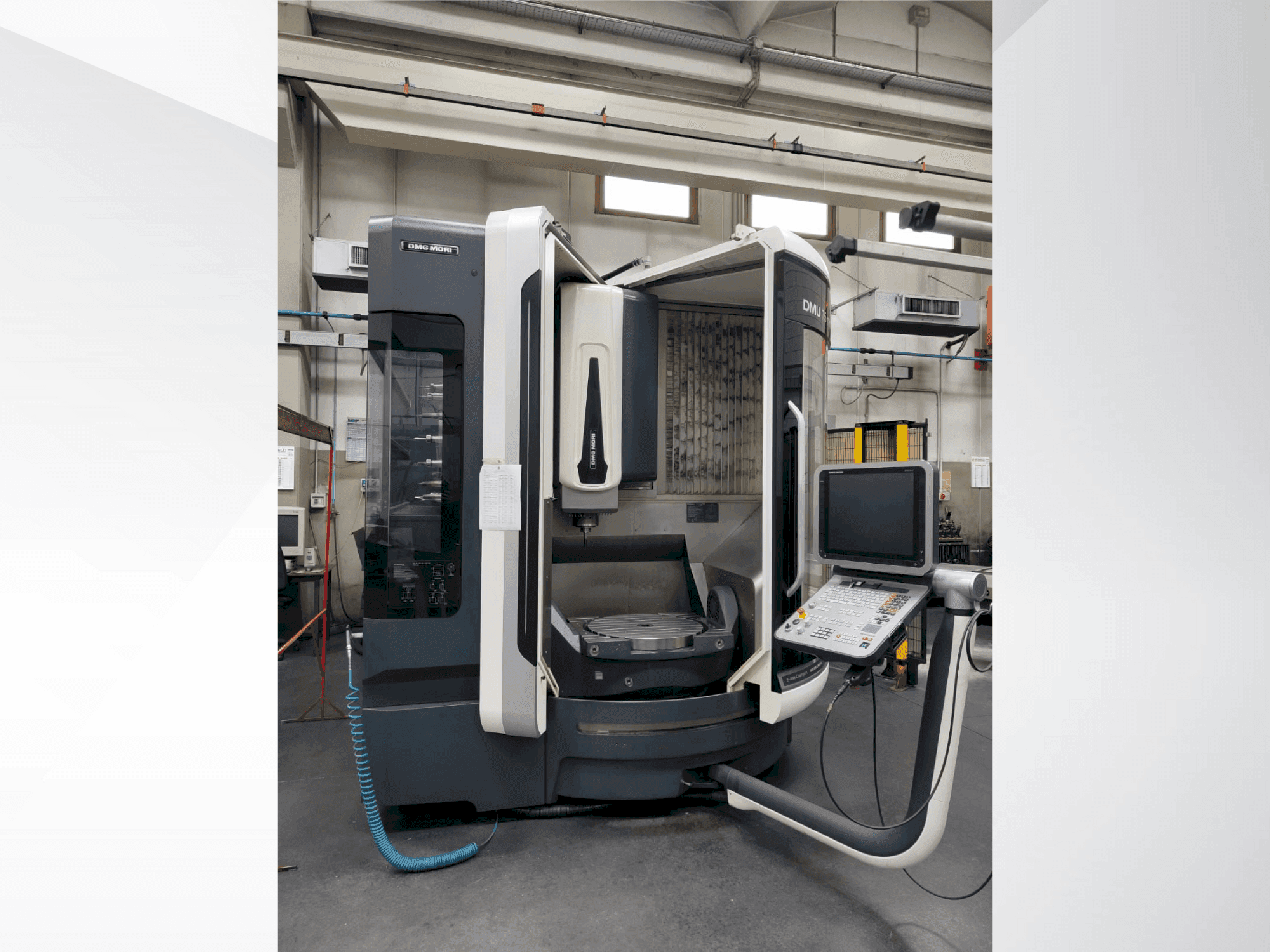 A DMG MORI DMU 75 Monoblock gép elölnézete
