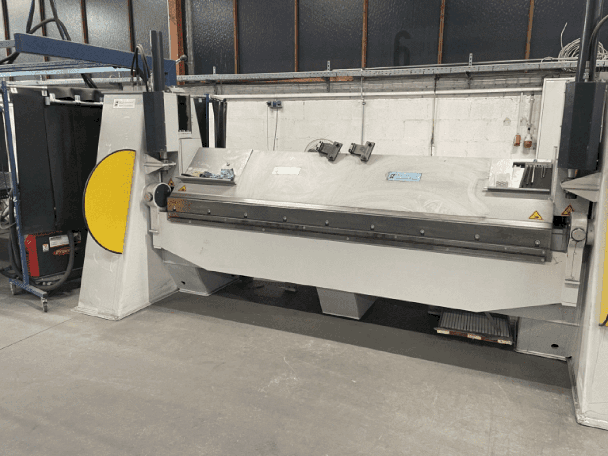 A DR. HOCHSTRATE SBM 3000/6 (2018) gép elölnézete