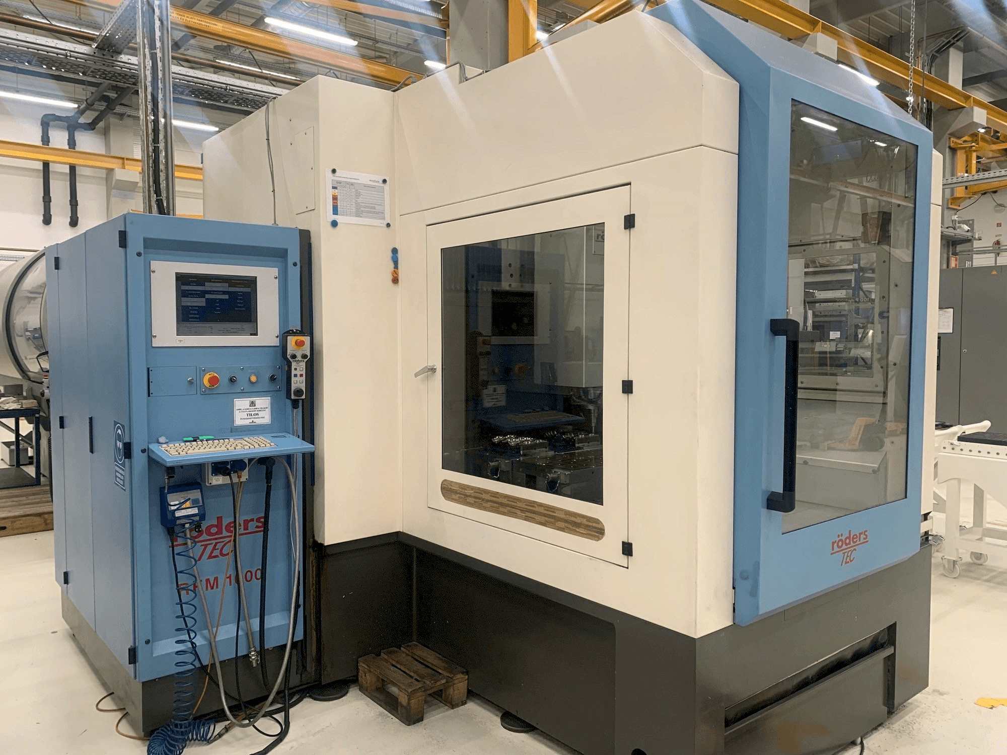 A Roders RFM 1000-2 gép elölnézete